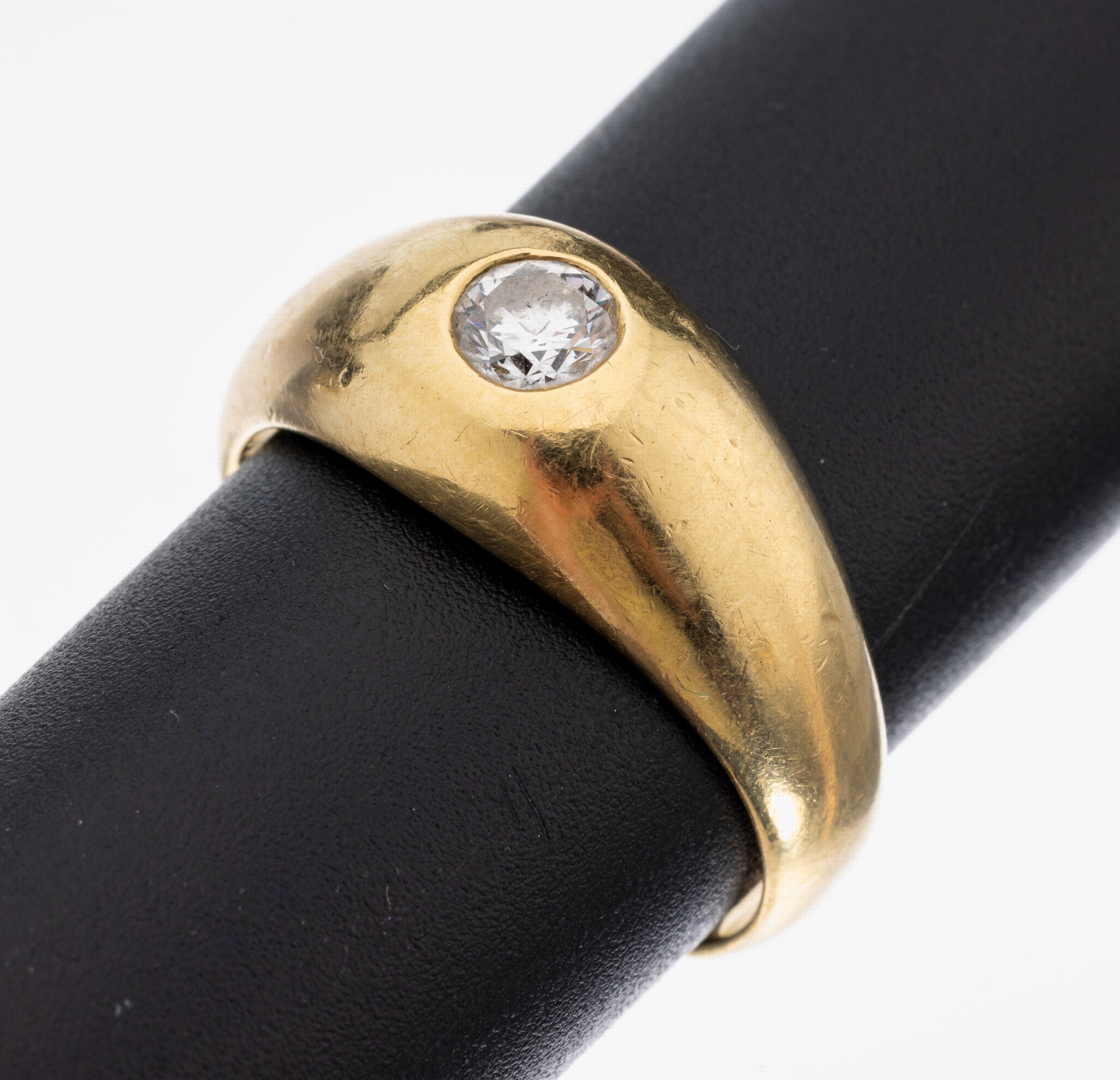 18 kt Gold Brillant-Ring, GG 750/000, Brillant ca. 0.40 ct Weiß/p1, RW 63, ca. 12.8 g, Tragespuren