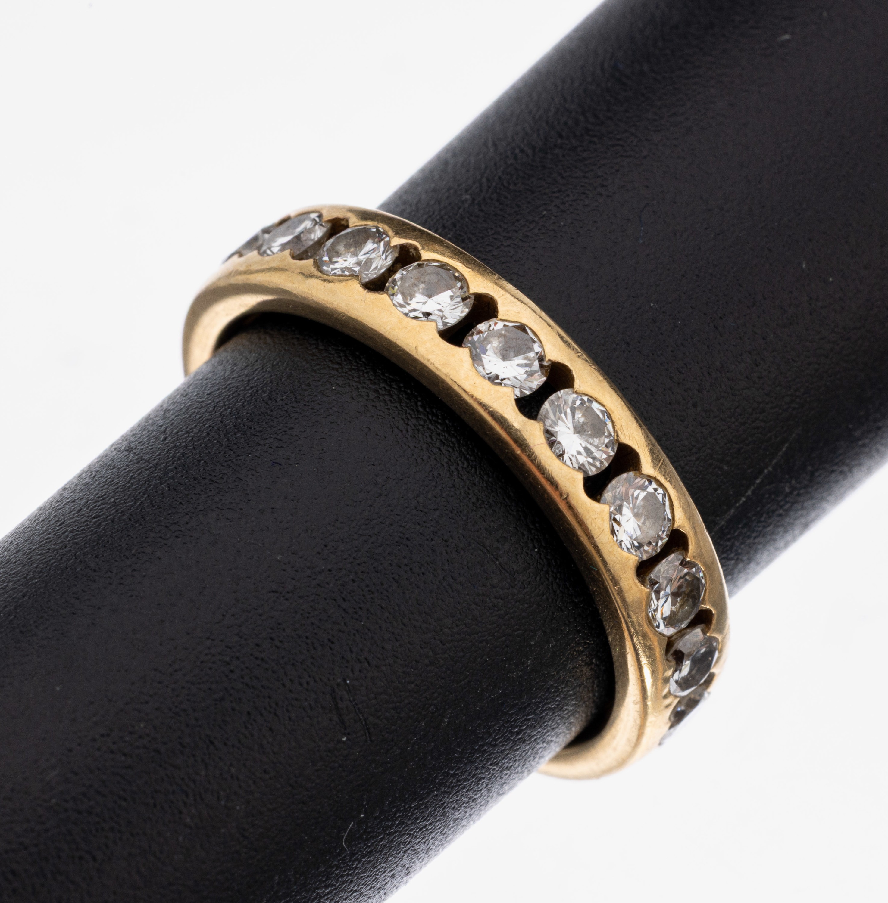 18 kt Gold Brillant-Memoryring, GG 750/000,20 Brillanten zus. ca. 1.40 ct Weiß/vs, RW 56, ca. 4.8 g, Meistermarke unged.
