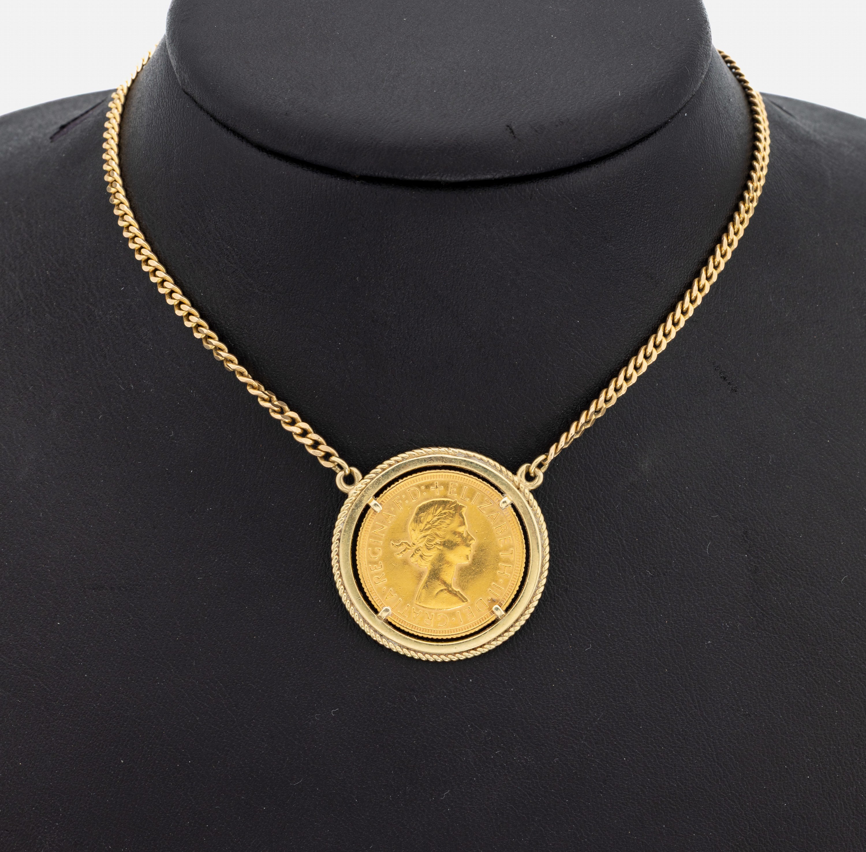 14 kt Gold Münz-Collier, GG 585/000, Mittelteil mit lose gefasster Goldmünze, Sovereign, England, 1967, Elizabeth II., L. ca. 63 cm, ...