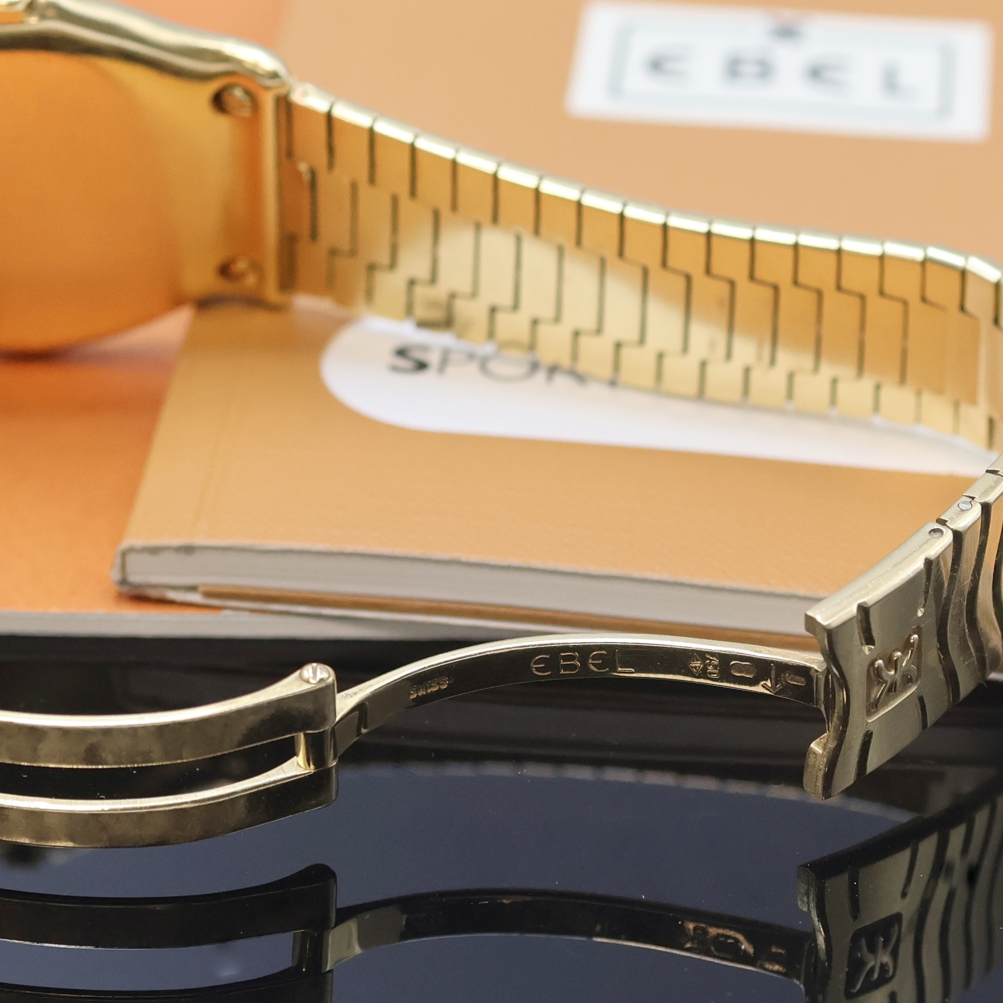Detail c: EBEL Herrenarmbanduhr Sport Classique in GG 750/000 Referenz 883903, quarz, massives, 2 -teil. Geh. inkl. Wellengliederband m. Faltschl., Lünette ...