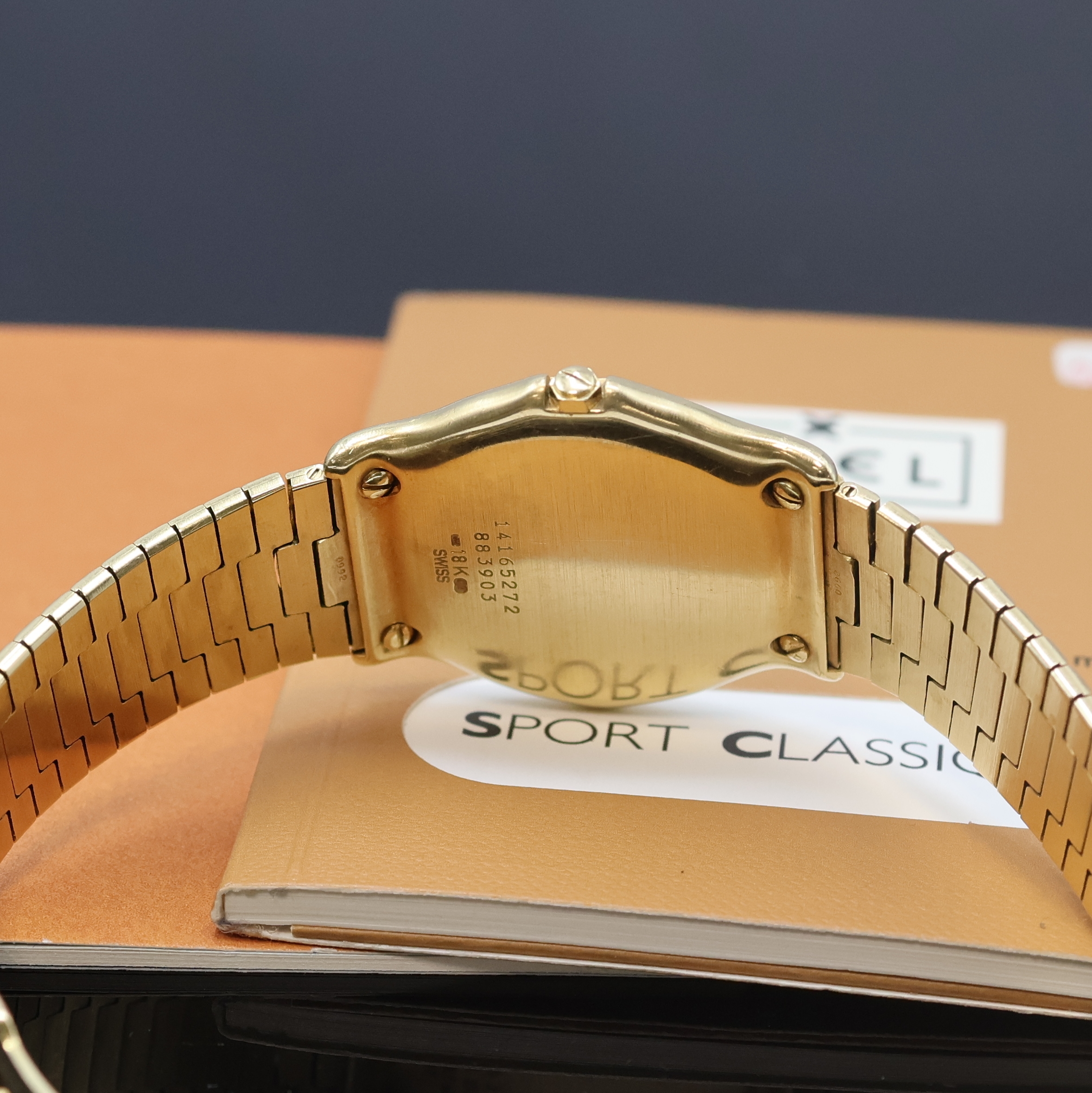 Detail e: EBEL Herrenarmbanduhr Sport Classique in GG 750/000 Referenz 883903, quarz, massives, 2 -teil. Geh. inkl. Wellengliederband m. Faltschl., Lünette ...