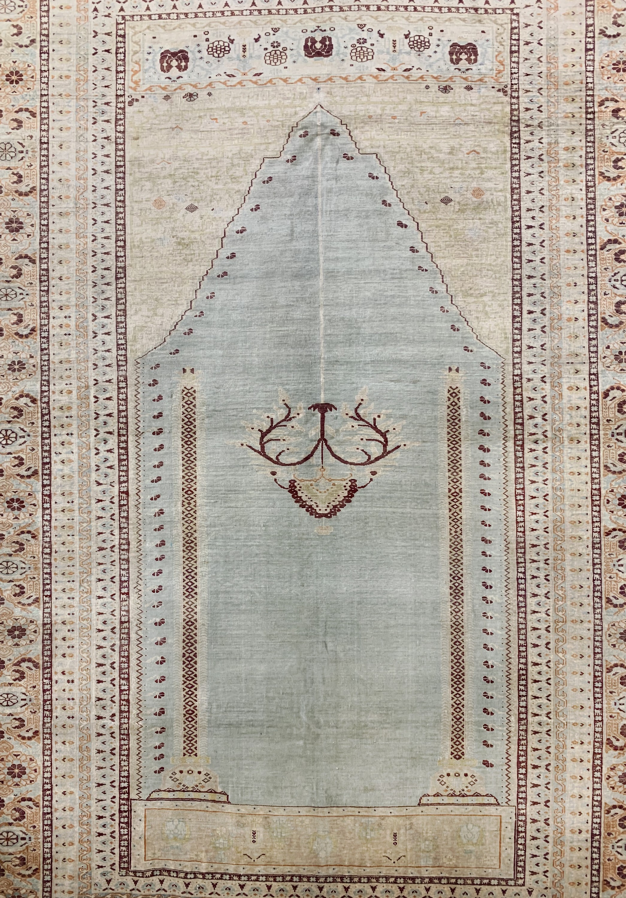 Detail b: Seiden Täbriz antik, Persien, 19.Jhd, reineNaturseide, ca. 165 x 120 cm, gereinigt, EHZ: 2-3, (Fransen erneuert)