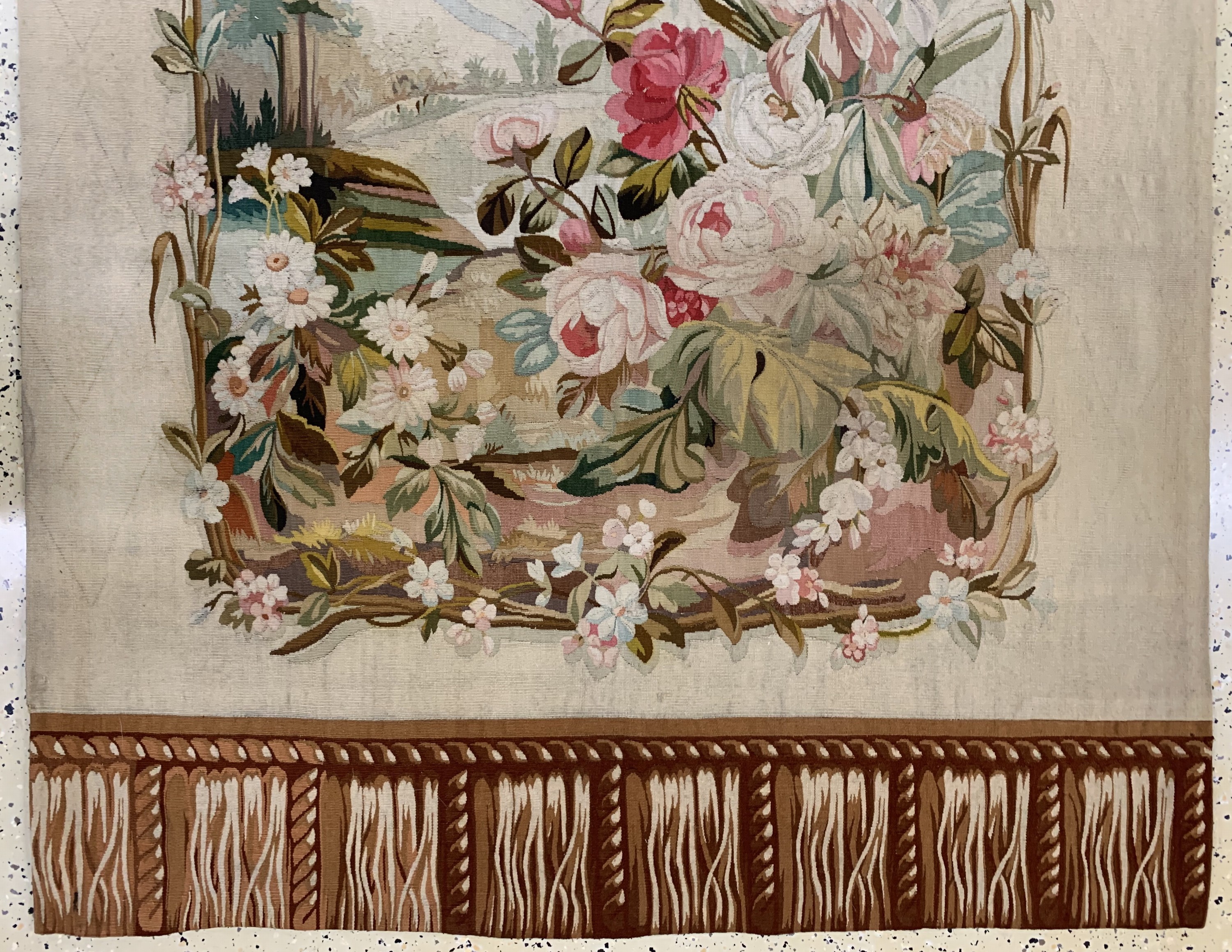 Detail c: Tapisserie fein antik, Flandern, um 1900, Wolle auf Baumwolle, ca. 325 x 125 cm, Reinigungsbedürftig, EHZ: 2