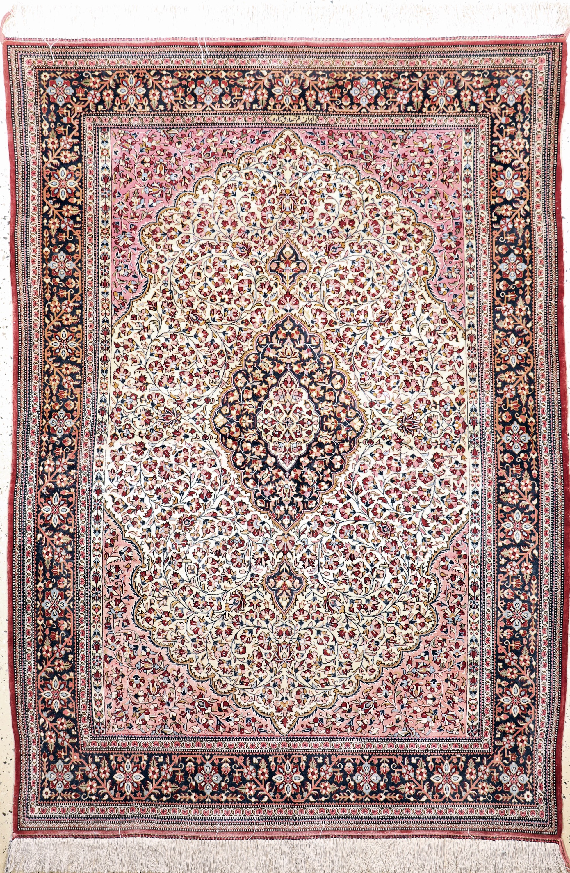 Ghom Kork fein, Persien, Ende 20.Jhd, Korkwolle auf Baumwolle, ca. 200 x 135 cm, EHZ: 2-3, Fransen erneuert, Abrasch