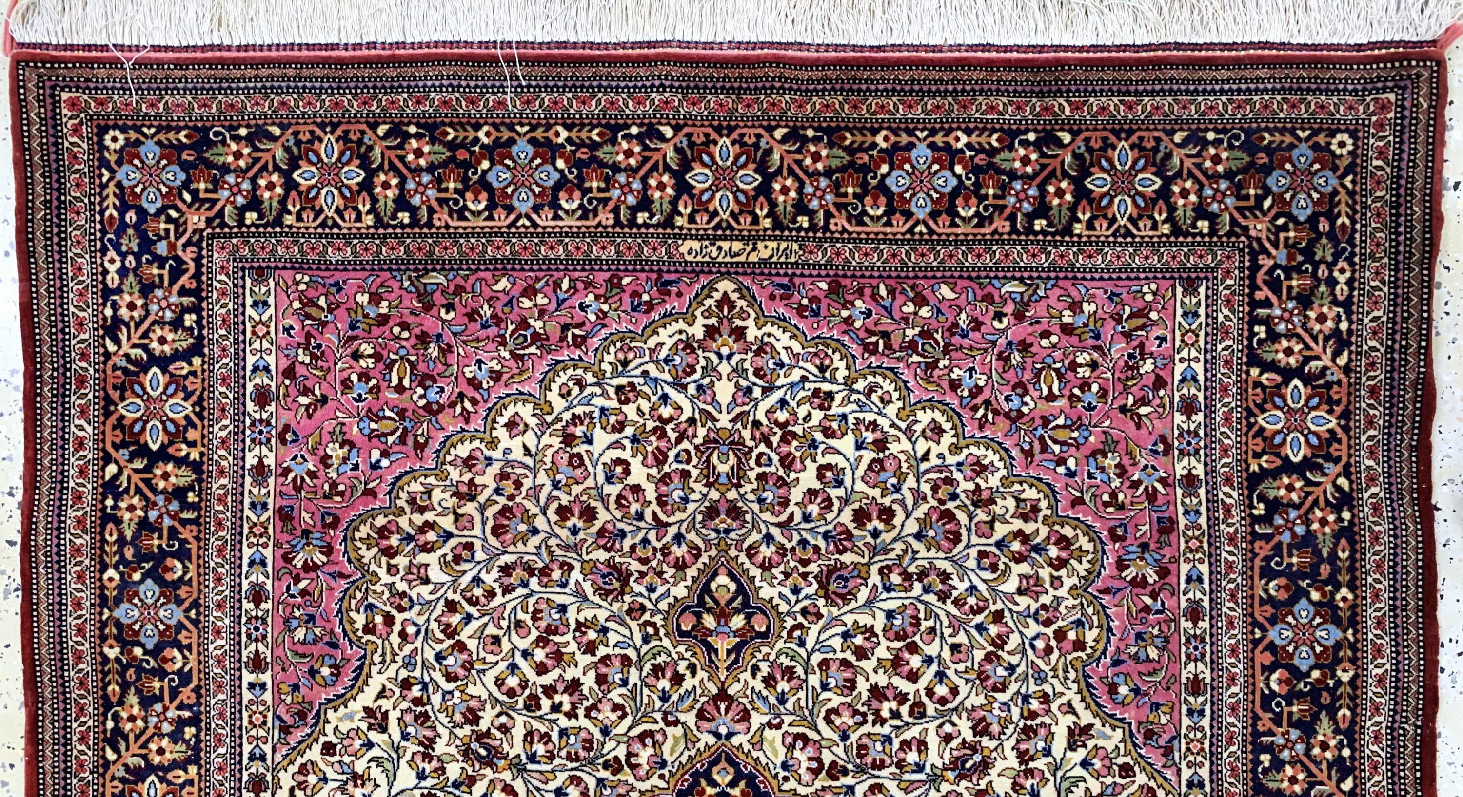 Detail a: Ghom Kork fein, Persien, Ende 20.Jhd, Korkwolle auf Baumwolle, ca. 200 x 135 cm, EHZ: 2-3, Fransen erneuert, Abrasch