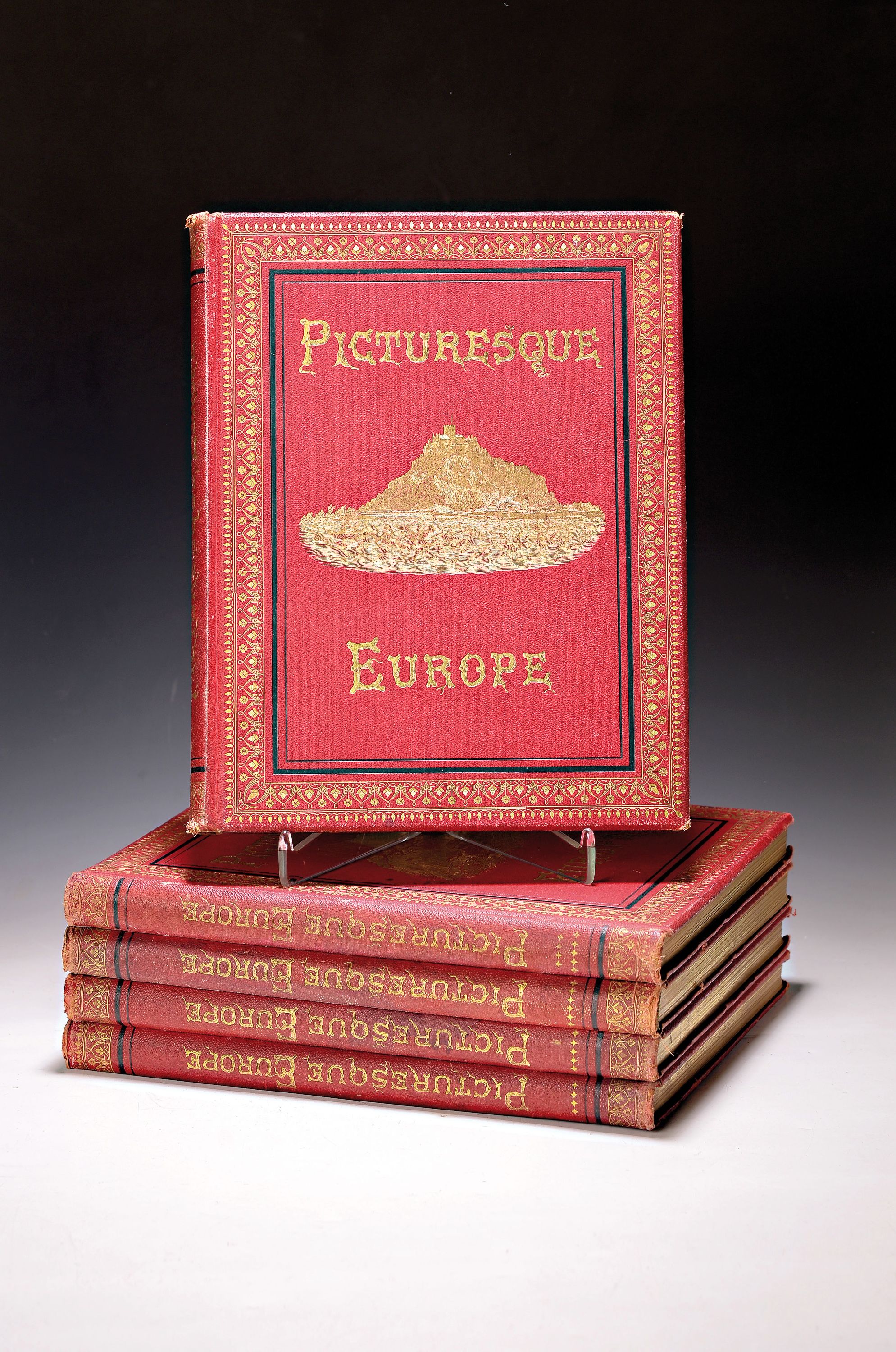 Detail k: 5 Bände Picturesque Europe, Casell, Petter & Galpin, London, fünf Bände, um 1890, rote goldgeprägte Ledereinbände, die Bücher zeigen ...