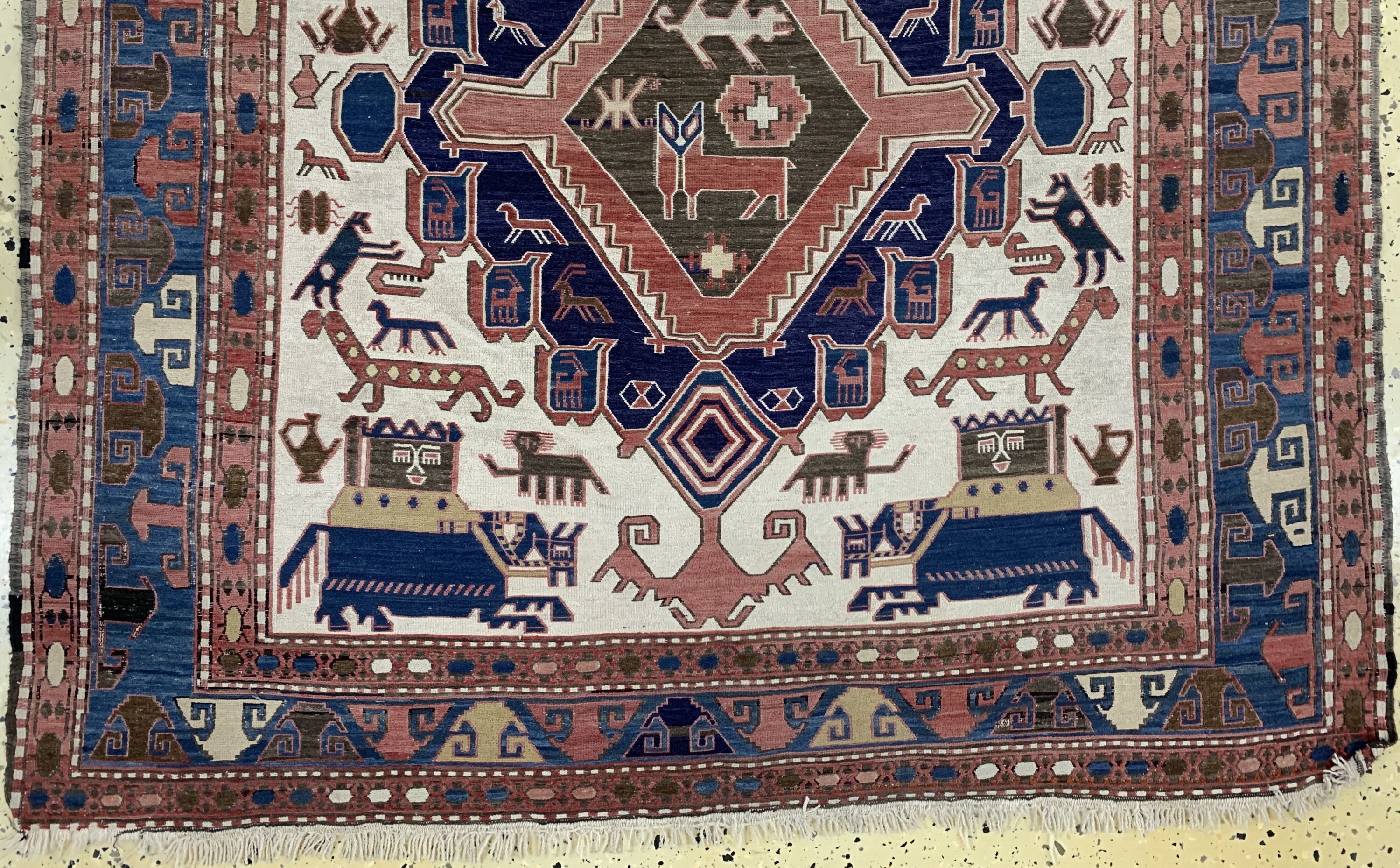 Detail c: Sumakh, Azerbaijan, Mitte 20.Jhd, Wolle aufBaumwolle, ca. 195 x 130 cm, EHZ: 2(verschmutzt)