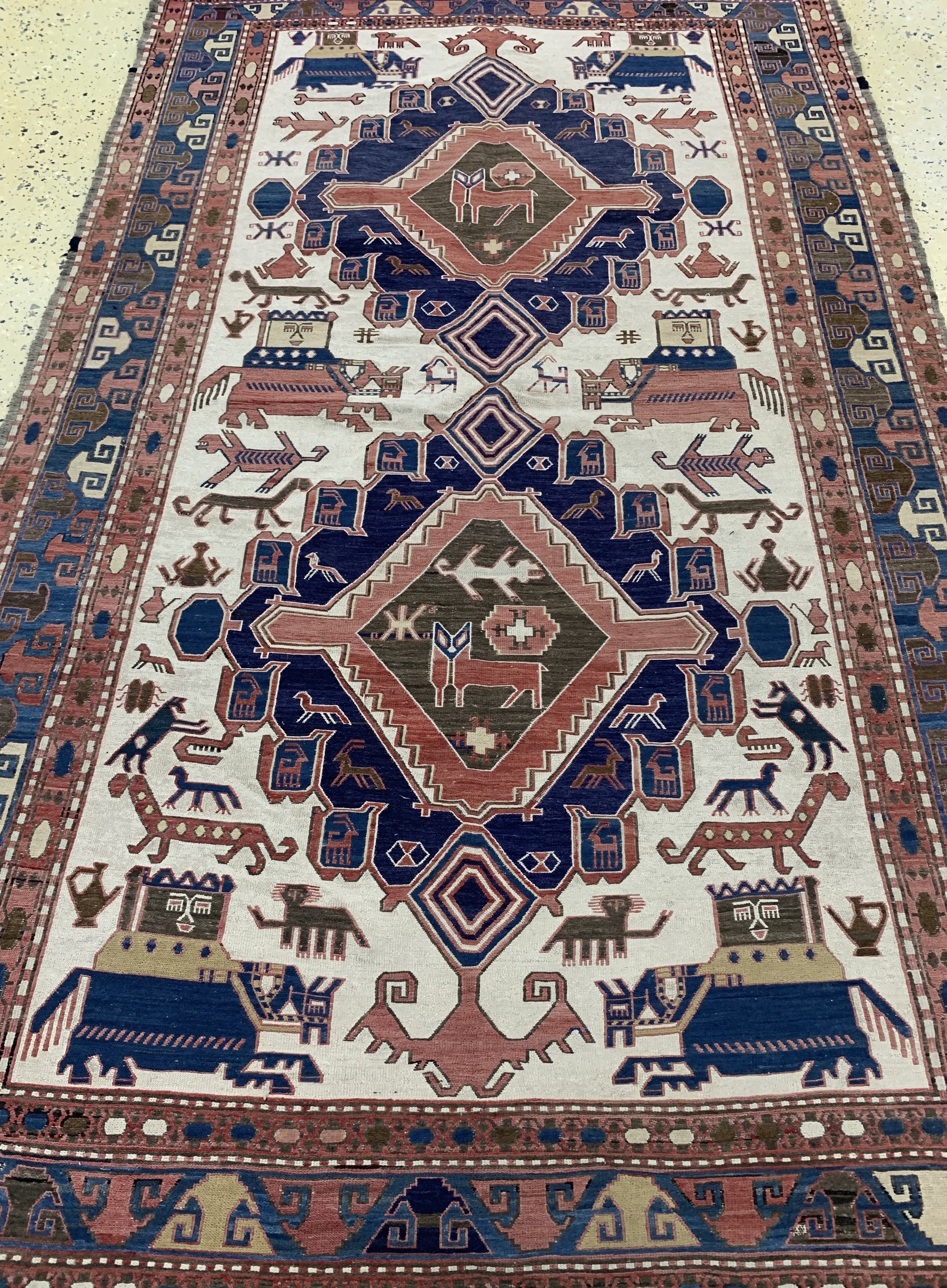 Detail d: Sumakh, Azerbaijan, Mitte 20.Jhd, Wolle aufBaumwolle, ca. 195 x 130 cm, EHZ: 2(verschmutzt)