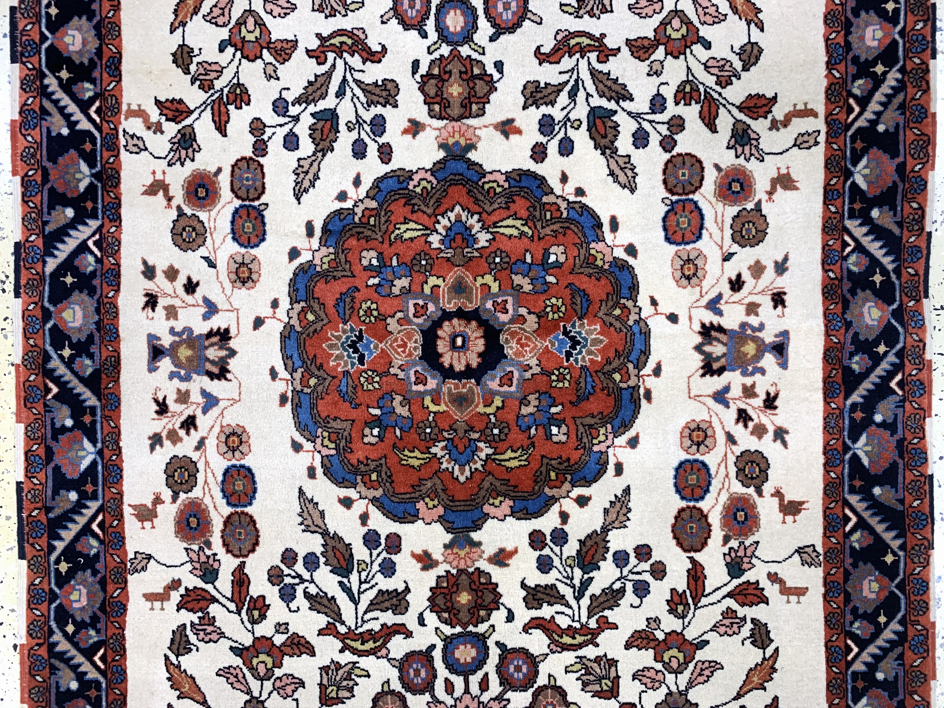Detail b: Ghochan, Persien, Mitte 20.Jhd, Wolle auf Wolle, ca. 173 x 130 cm, EHZ: 2(fleckig).