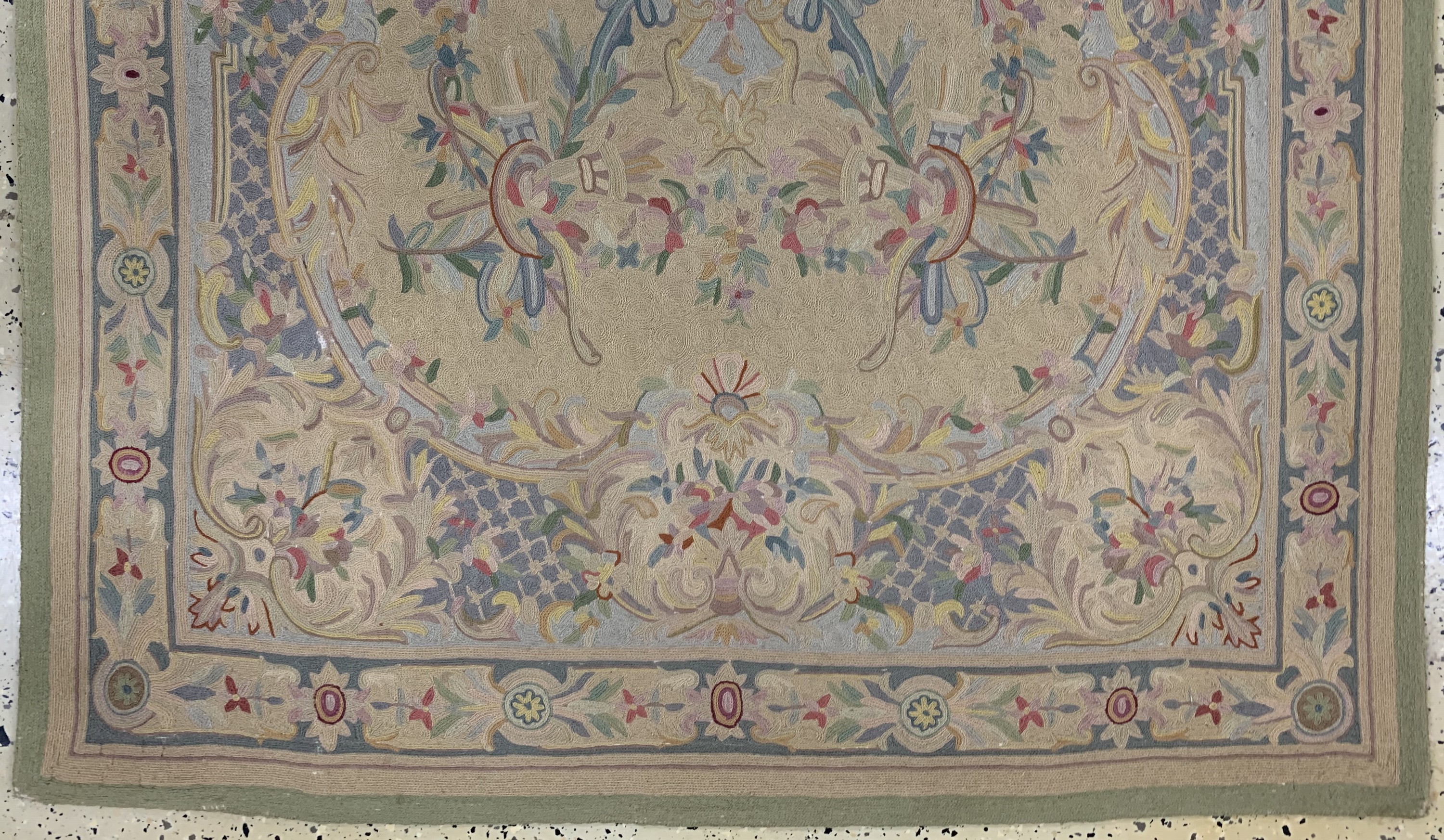 Detail c: Stickerei, Europa, Mitte 20.Jhd, Wolle bestickt auf Baumwolle, ca. 182 x 117 cm, EHZ:2