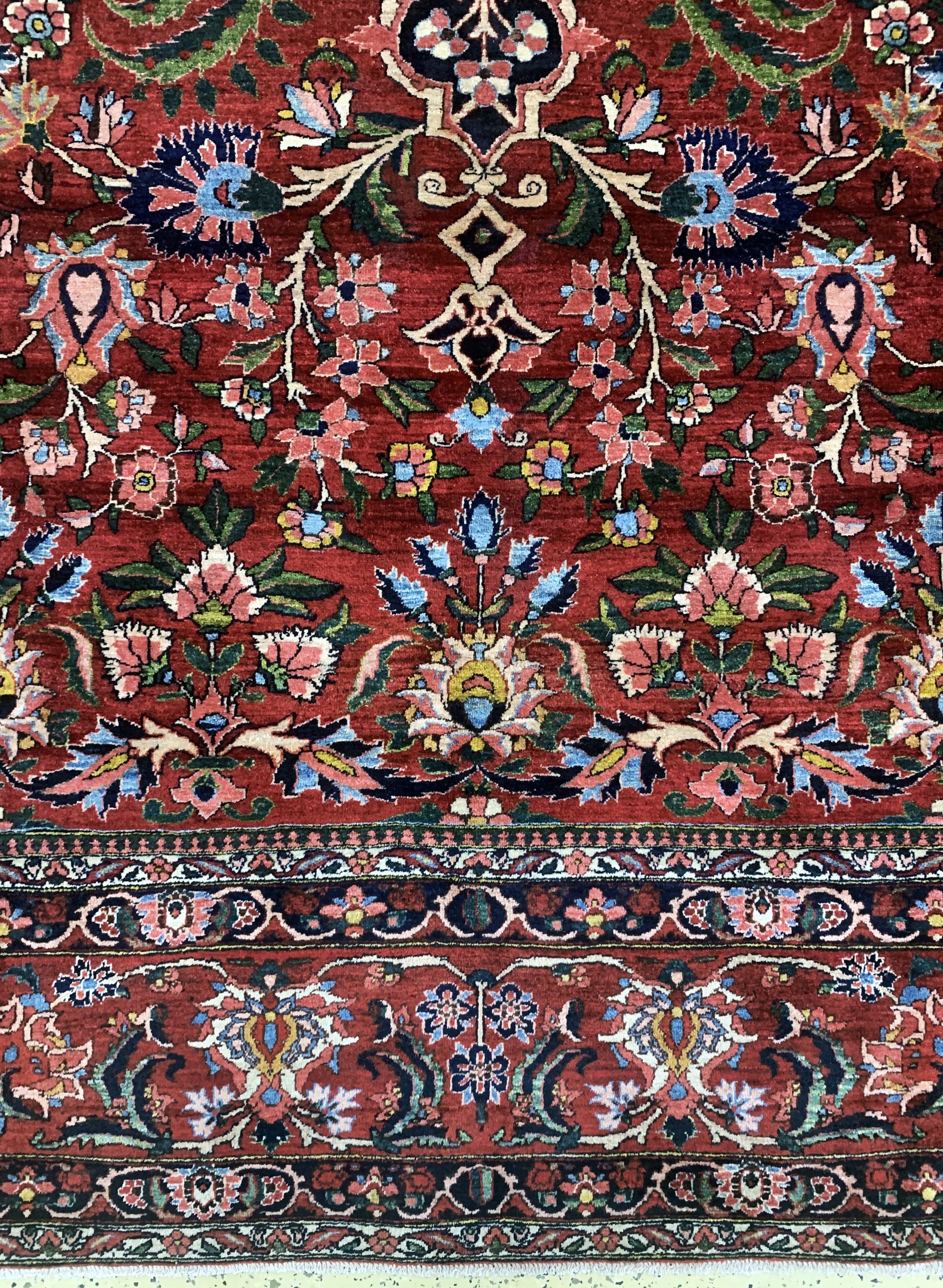 Detail c: Bachtiar alt Persien, signiert"Gholi Khane Bachtiari" datiert 1340(1961), Wolle auf Baumwolle, ca. 435 x 310 cm, EHZ: 1-2, (fachkundig ...