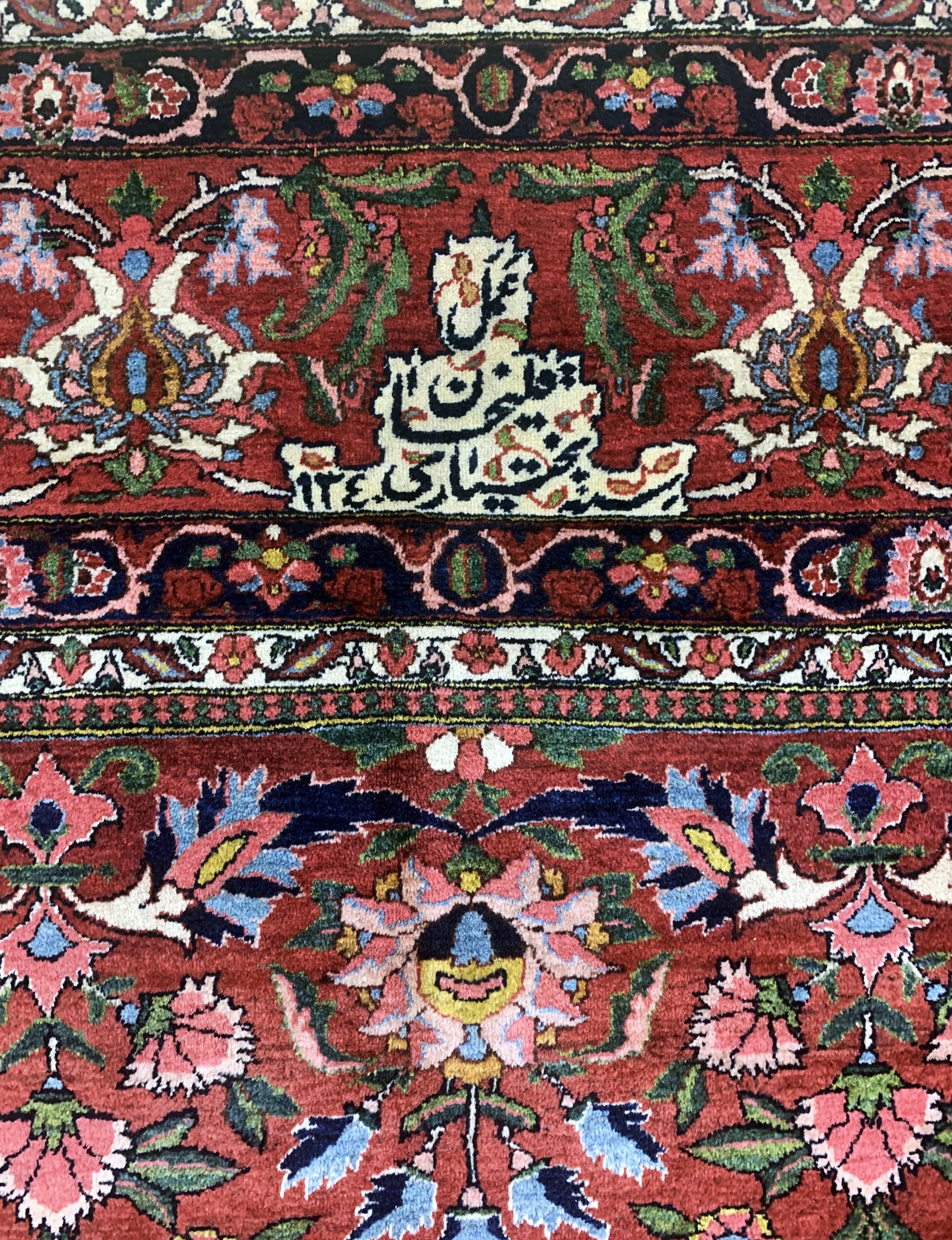 Detail f: Bachtiar alt Persien, signiert"Gholi Khane Bachtiari" datiert 1340(1961), Wolle auf Baumwolle, ca. 435 x 310 cm, EHZ: 1-2, (fachkundig ...