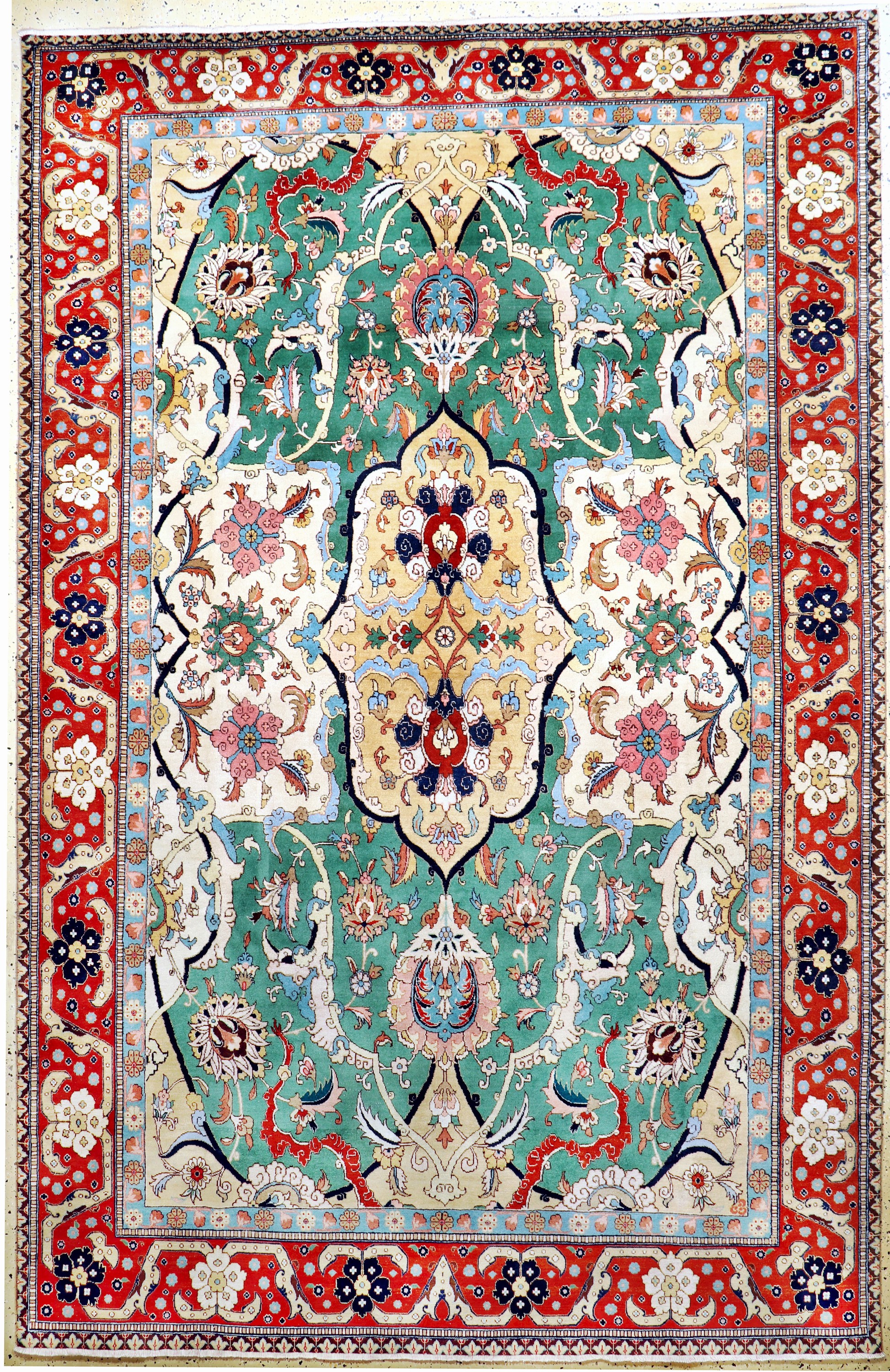 Täbriz"Petag" signiert, Persien, Mitte 20.Jhd, Wolle auf Baumwolle, ca. 333 x 217 cm,minimal verkürzt, EHZ: 2-3, (fachkundig gereinigt)