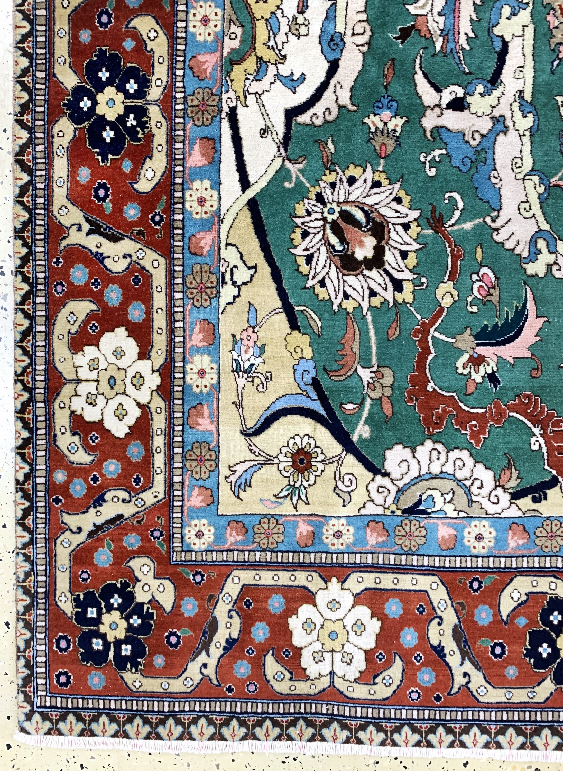 Detail b: Täbriz"Petag" signiert, Persien, Mitte 20.Jhd, Wolle auf Baumwolle, ca. 333 x 217 cm,minimal verkürzt, EHZ: 2-3, (fachkundig gereinigt)