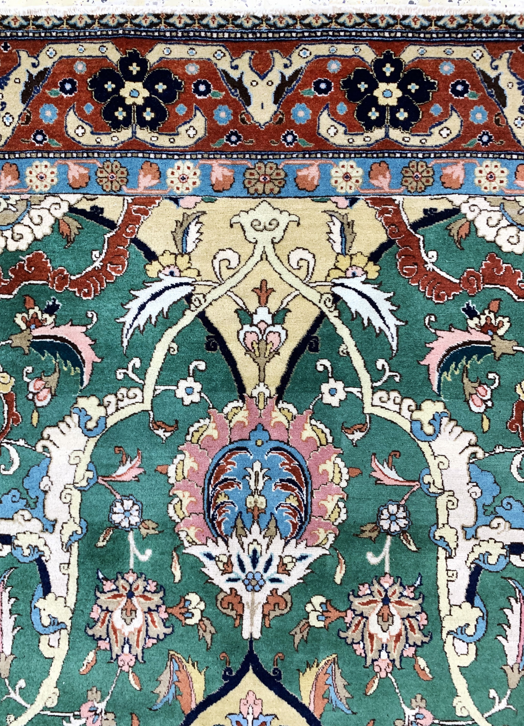 Detail f: Täbriz"Petag" signiert, Persien, Mitte 20.Jhd, Wolle auf Baumwolle, ca. 333 x 217 cm,minimal verkürzt, EHZ: 2-3, (fachkundig gereinigt)