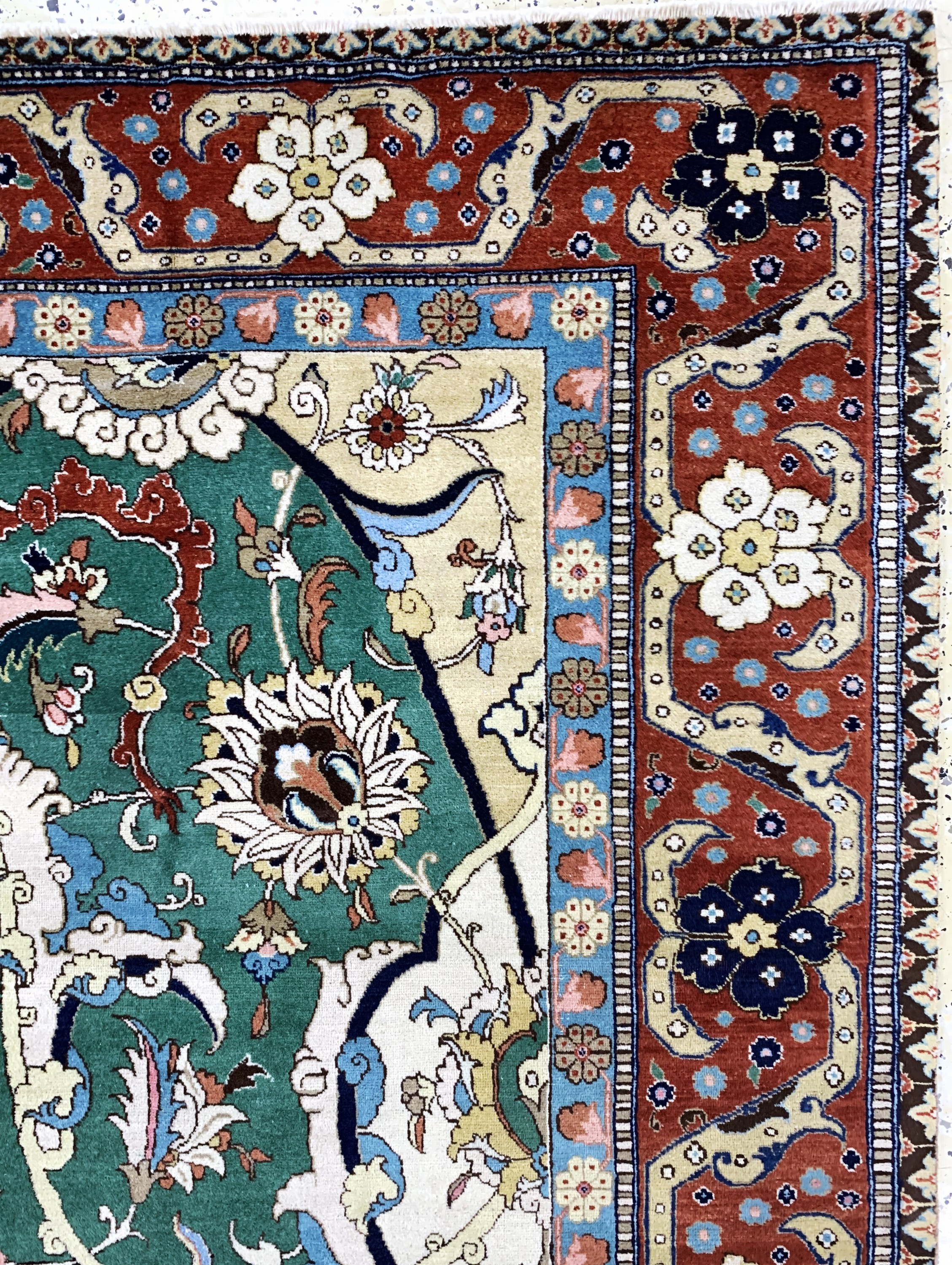 Detail g: Täbriz"Petag" signiert, Persien, Mitte 20.Jhd, Wolle auf Baumwolle, ca. 333 x 217 cm,minimal verkürzt, EHZ: 2-3, (fachkundig gereinigt)