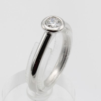 26942883a - Ring mit Brillantsolitär, WG 750/000, Brill.0.30 ct feines Weiß/si, mit GIA-Expertise, ...