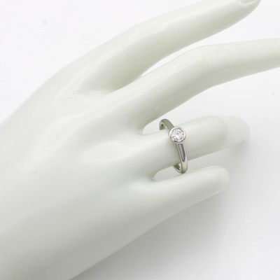 26942892b - Ring mit Brillantsolitär, WG 750/000, Brill.0.30 ct feines Weiß/si, mit GIA-Expertise, ...