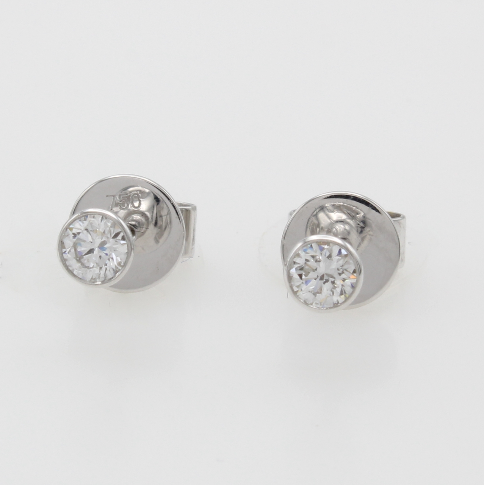 Image 26942900 - Paar Ohrstecker mit Brillanten, WG 750/000, 2 Brill. in Zargenfassung 0.30 ct feines ...