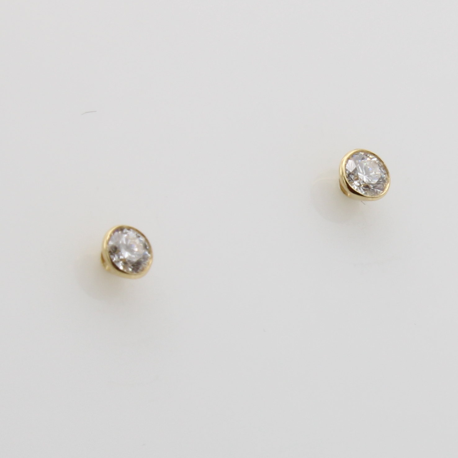 Image 26942901 - Paar Ohrstecker mit Brillanten, GG 750/000, 2 Brill. in Zargenfassung 0.30 ct feines ...