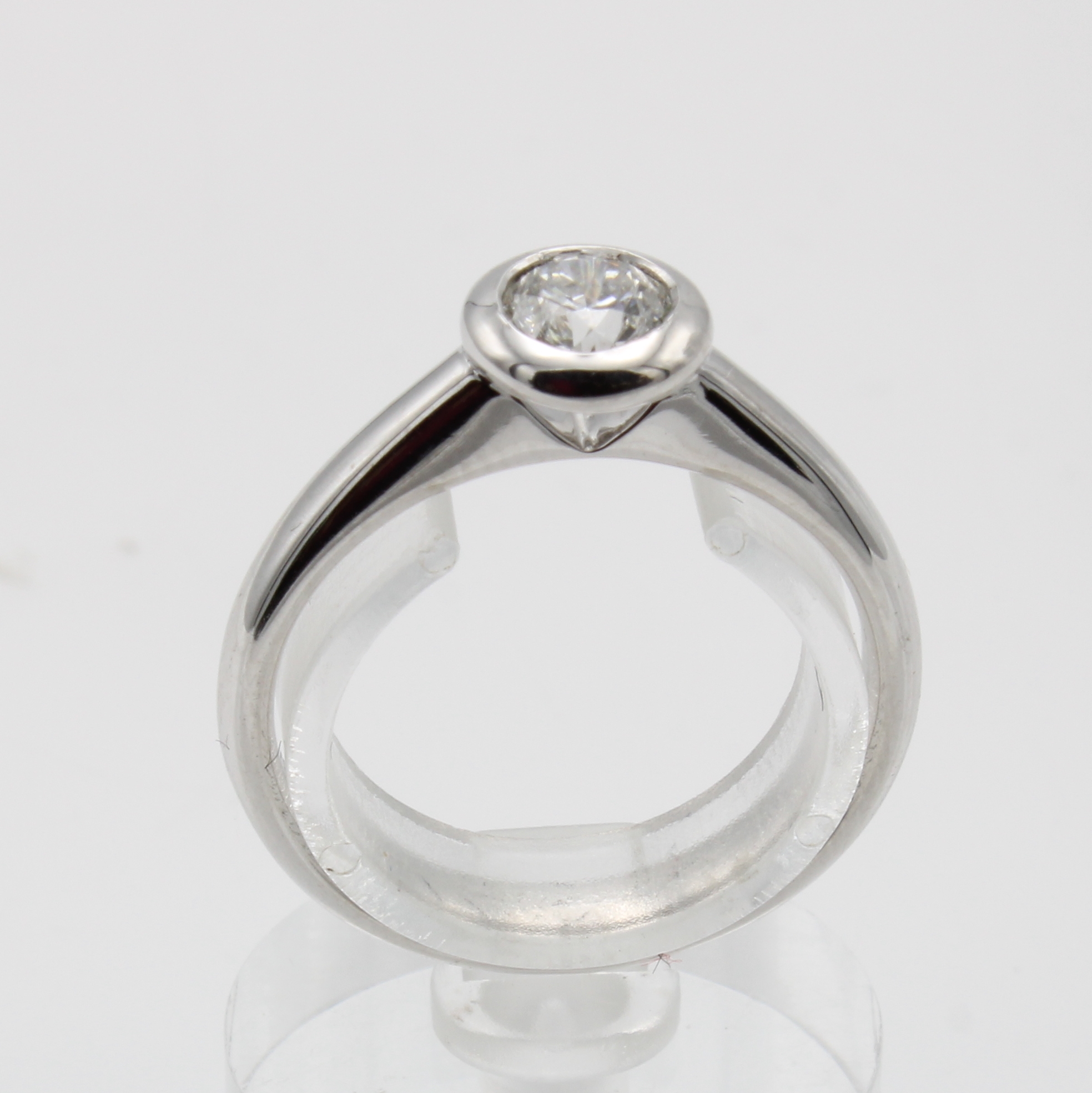 Image 26942905 - Ring mit Brillantsolitär, WG 750/000, Brill.0.50 ct feines Weiß/si, in Zargenfassung, ...