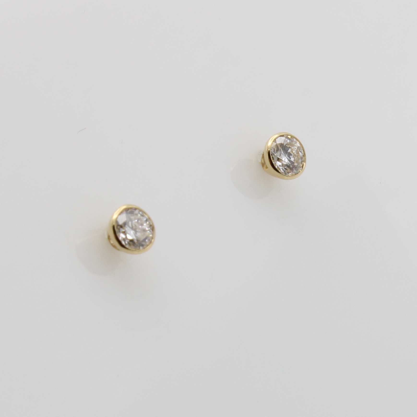 Image 26942921 - Paar Ohrstecker mit Brillanten, GG 750/000, 2 Brill. in Zargenfassungen zus. ca. 0.50 ct ...