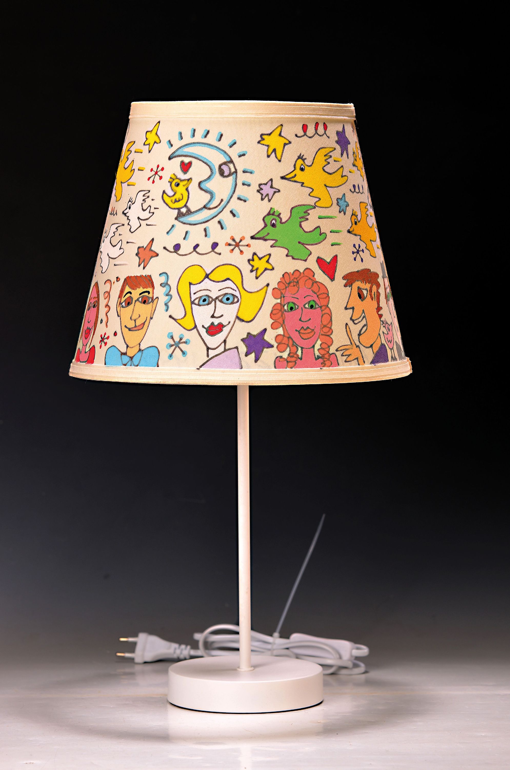 Detail k: James Rizzi, 1950-2011 New York, handbemalter Lampenschirm, Filz-stifte auf Stoff, bemalt mit Happy People, Birds, Sun, Moon etc., innen handsign. ...