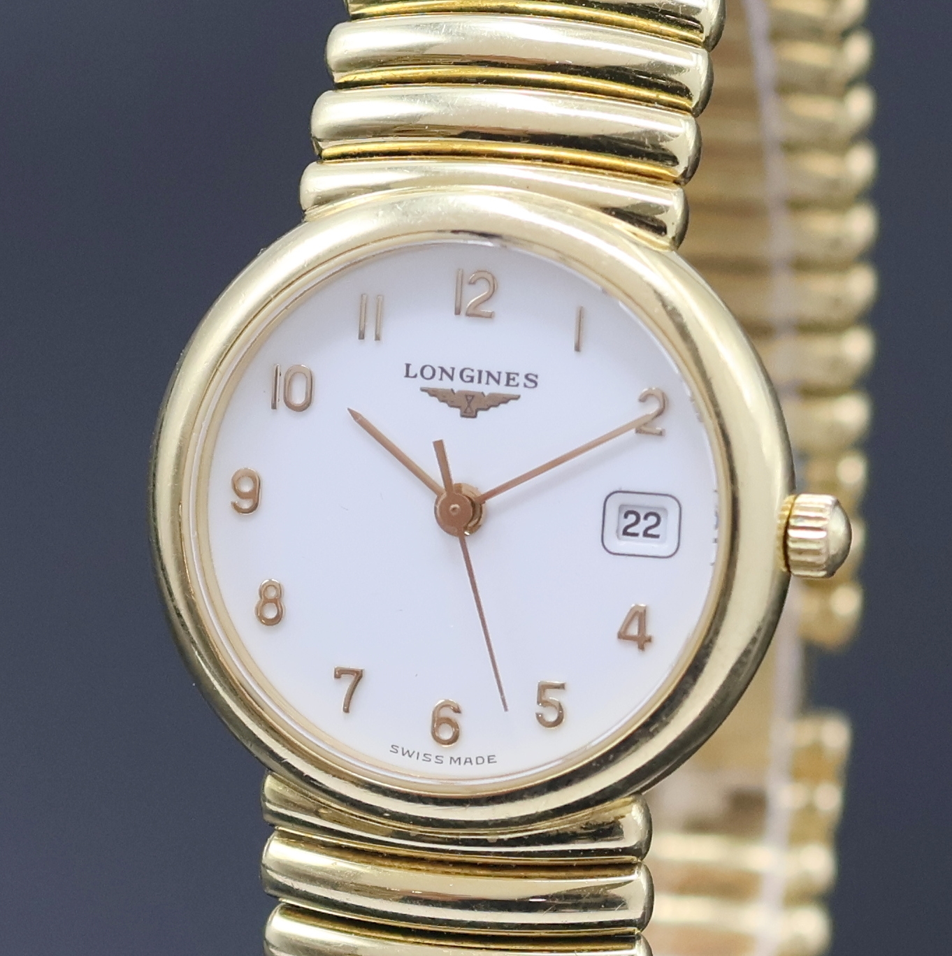 Detail a: LONGINES Damenarmbanduhr in GG 750/000, Schweiz um 1990, massives Geh. inkl. Gliederband, Boden aufgedr., quarz, emailfarb. Zifferbl. m. arab. Std., ...