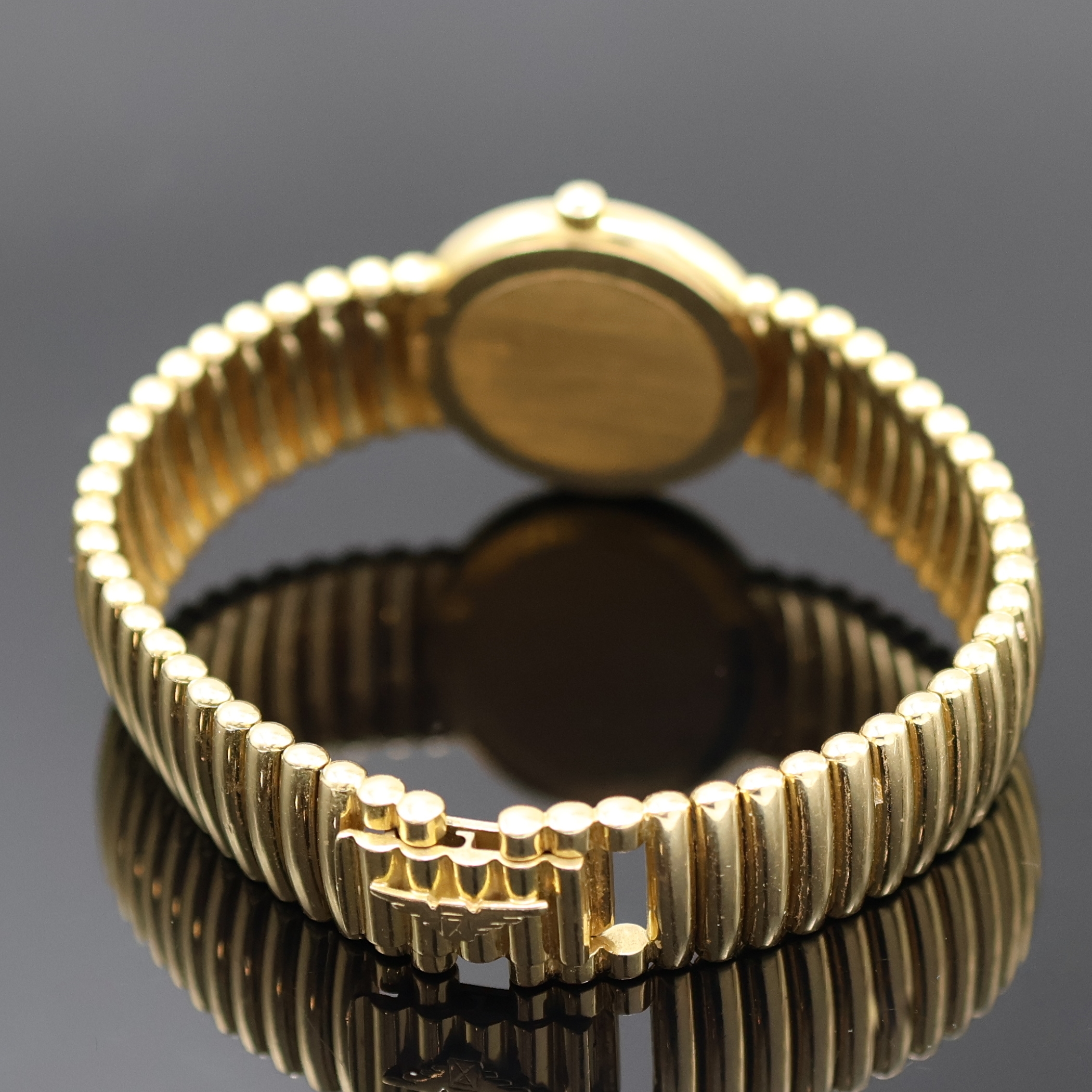 Detail b: LONGINES Damenarmbanduhr in GG 750/000, Schweiz um 1990, massives Geh. inkl. Gliederband, Boden aufgedr., quarz, emailfarb. Zifferbl. m. arab. Std., ...