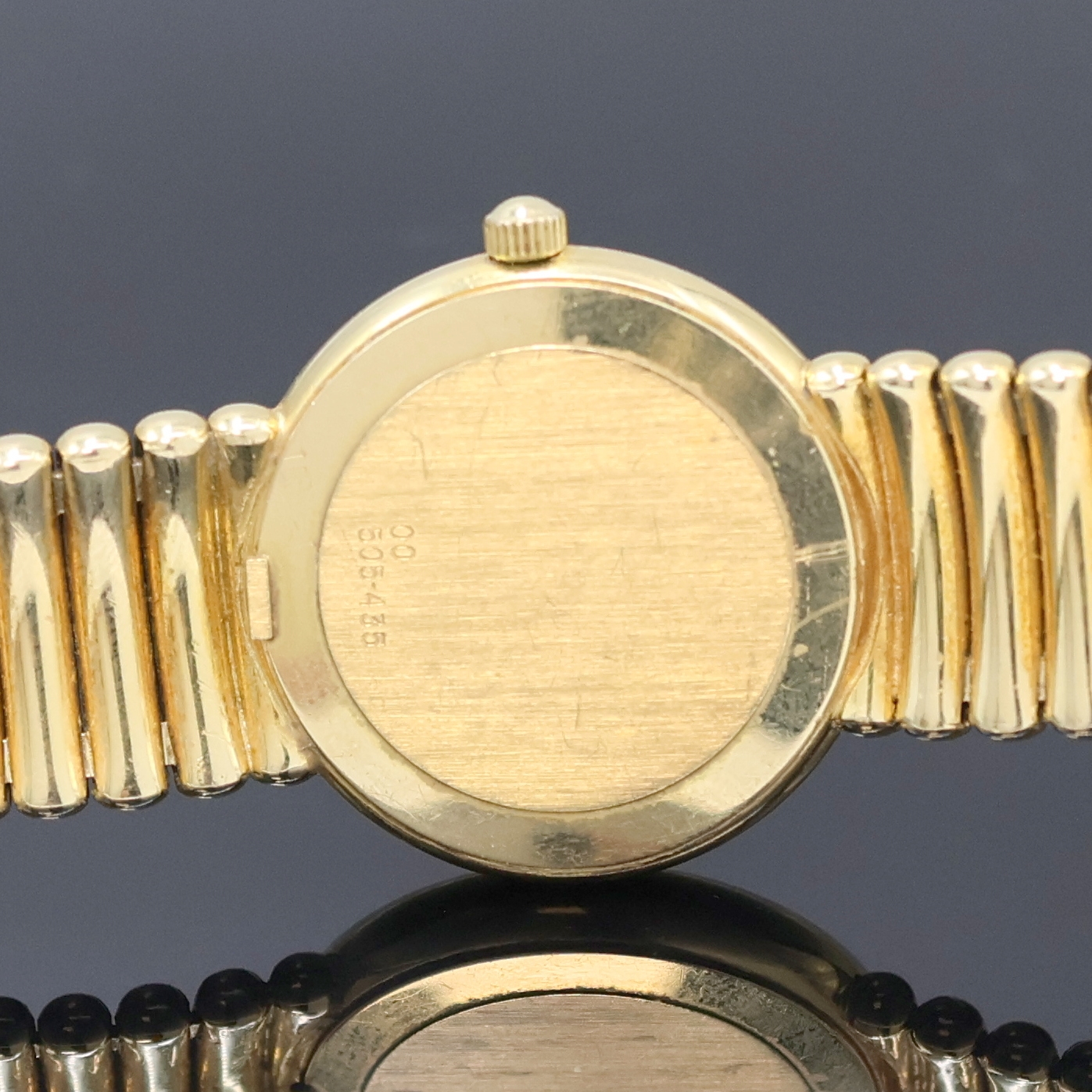 Detail d: LONGINES Damenarmbanduhr in GG 750/000, Schweiz um 1990, massives Geh. inkl. Gliederband, Boden aufgedr., quarz, emailfarb. Zifferbl. m. arab. Std., ...