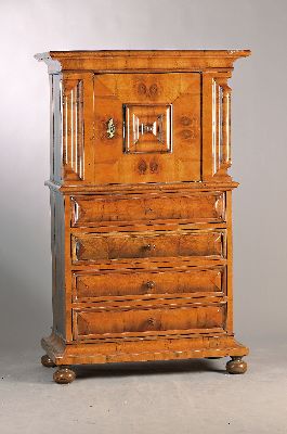 Image Windellade, Barock, um 1750/60, Nussbaumfurnier, z.T. Wurzelnuss, vier Schubladen (ein ...