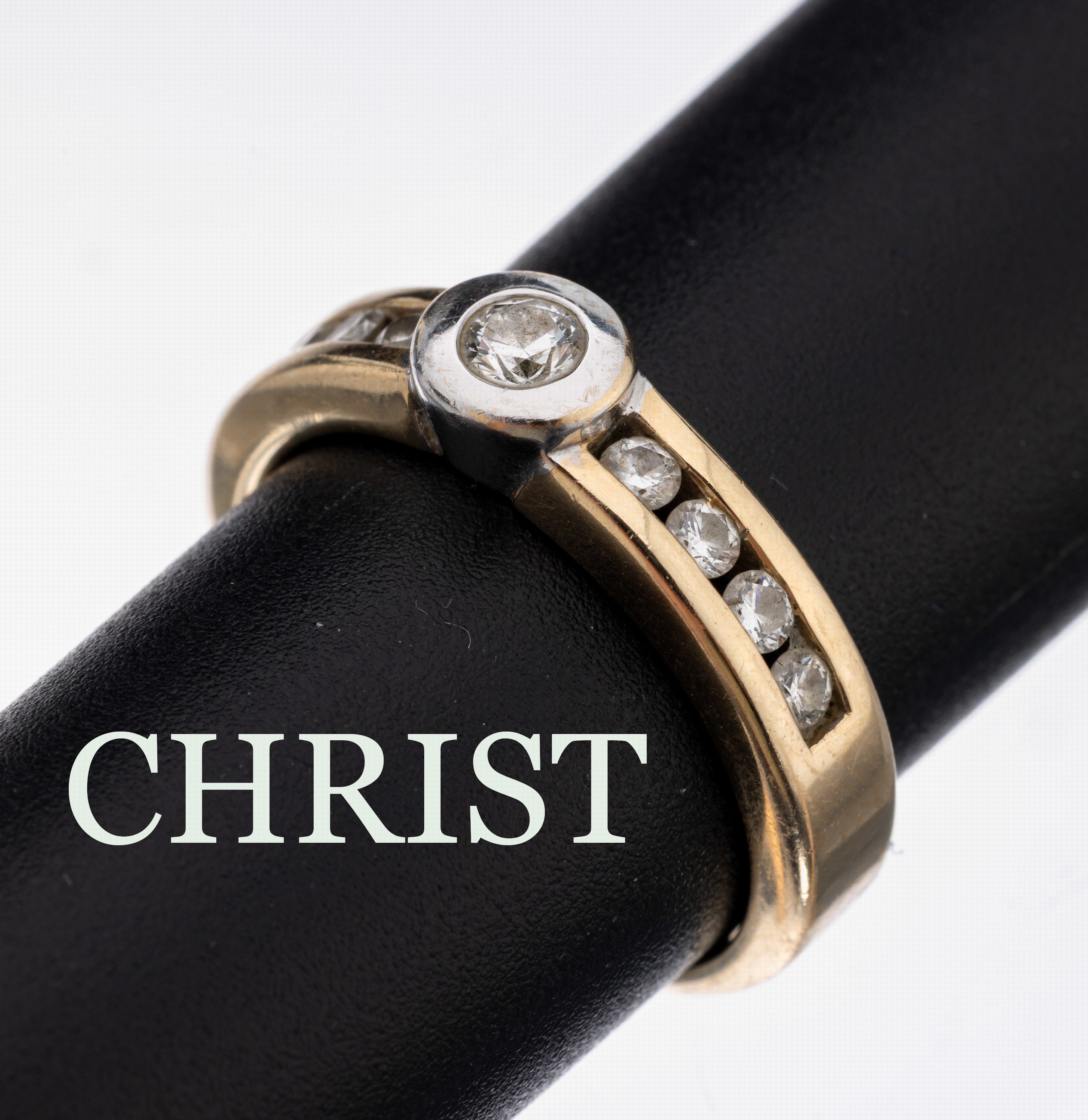 14 kt Gold CHRIST Brillant-Ring, GG/WG 585/000, 1 Brillant in WG gefasst und 8 Brillanten zus. ca. 0.39 ct Weiß/p, RW 57, RW 57, ca. 6.2 g, sign.