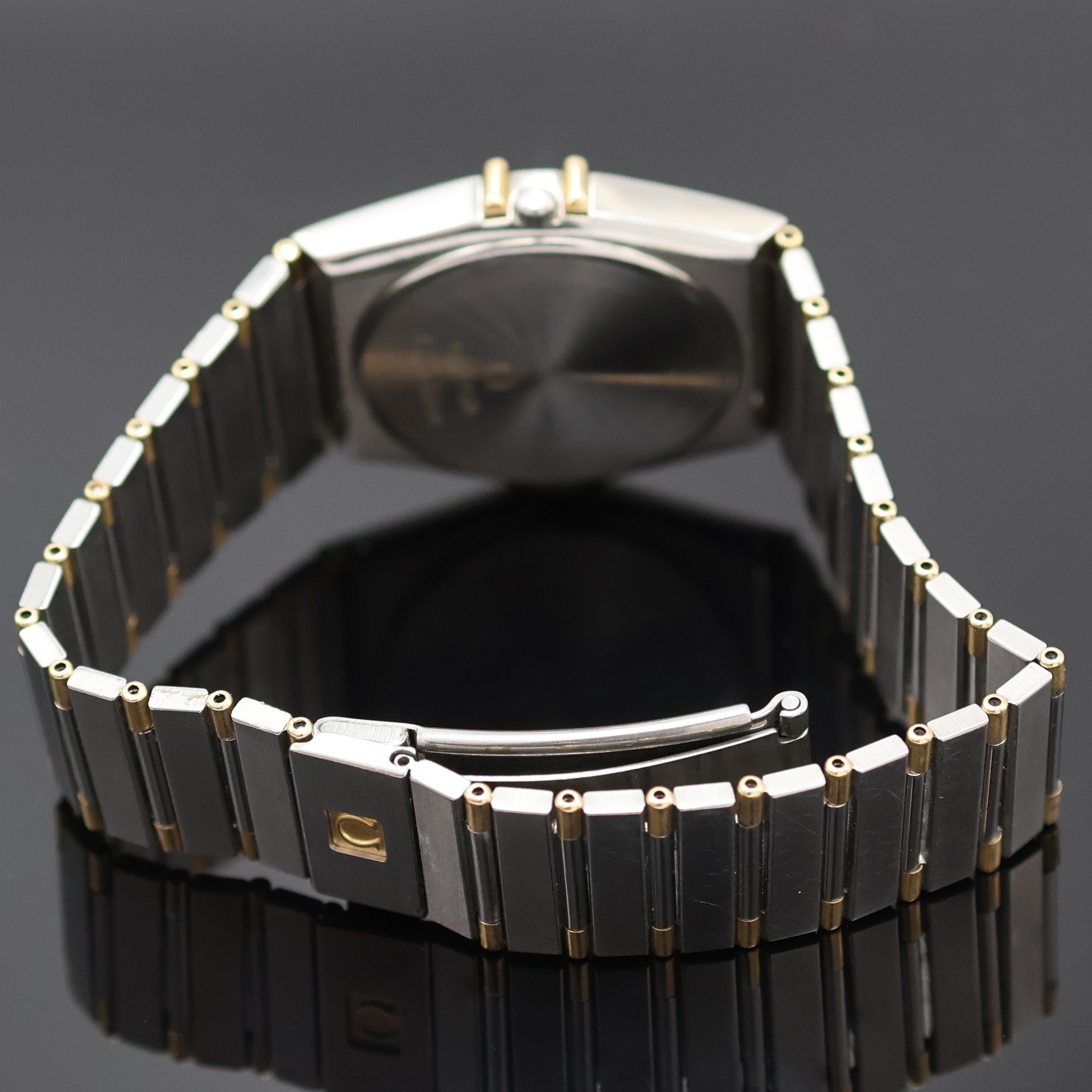Detail b: OMEGA Herrenarmbanduhr Constellation Referenz 396.1070/396.1080, Schweiz um 1990, Edelstahl/gold kombiniert inkl. Gliederband, Boden aufgedr., ...