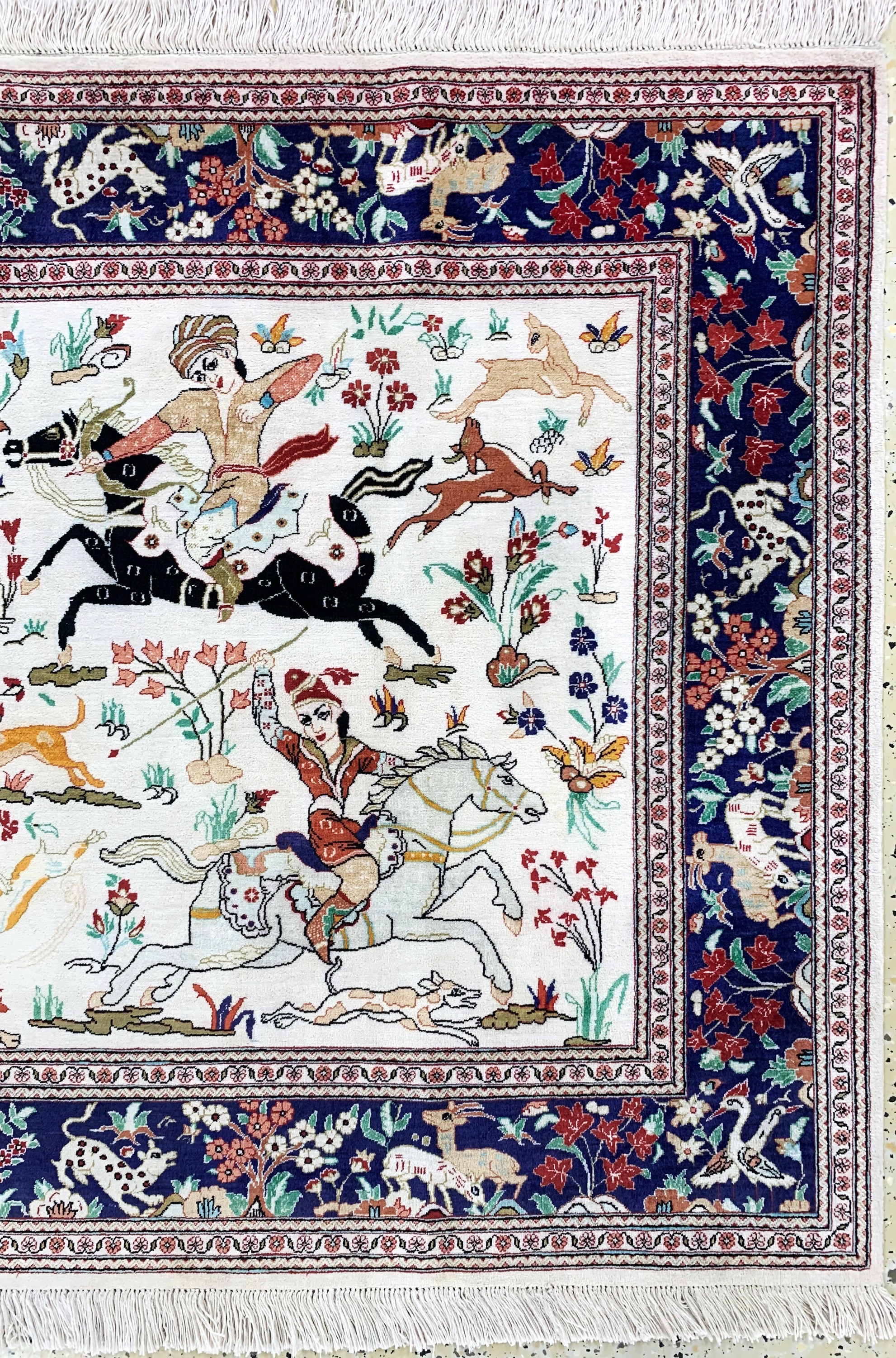 Detail a: Ghom Seide"Jagd-Motiv", Persien, Mitte 20.Jhd, reine Naturseide, ca. 150 x 100 cm, EHZ: 1-2, (fachkundig gereinigt)