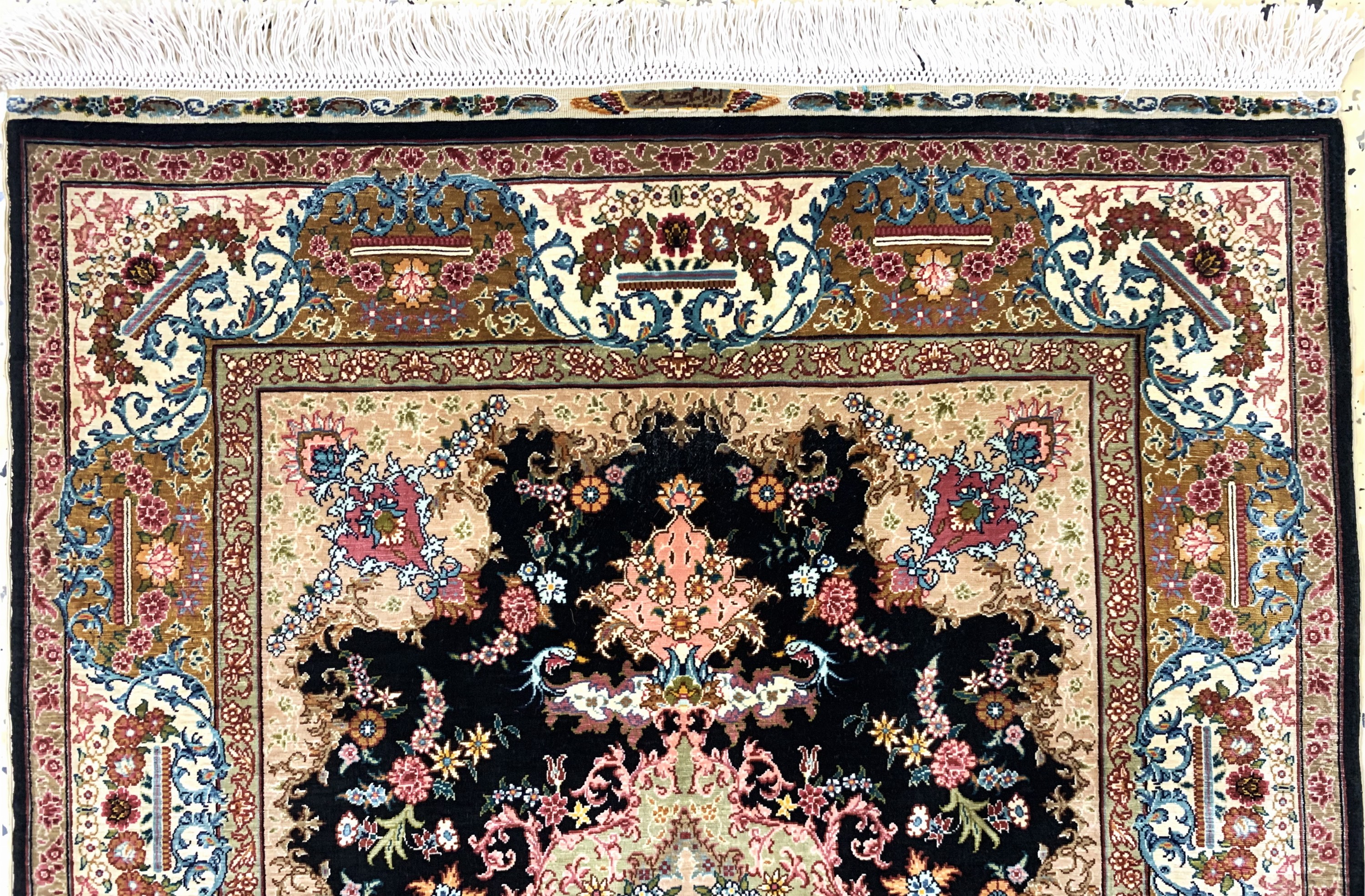 Detail a: Hereke Seide Sehr fein(15 x 15) Türkei, signiert"Özipek", Mitte 20.Jhd, reine Naturseide, ca. 82 x 60 cm, ca. 2,2 Mio. Kn/qm, ...