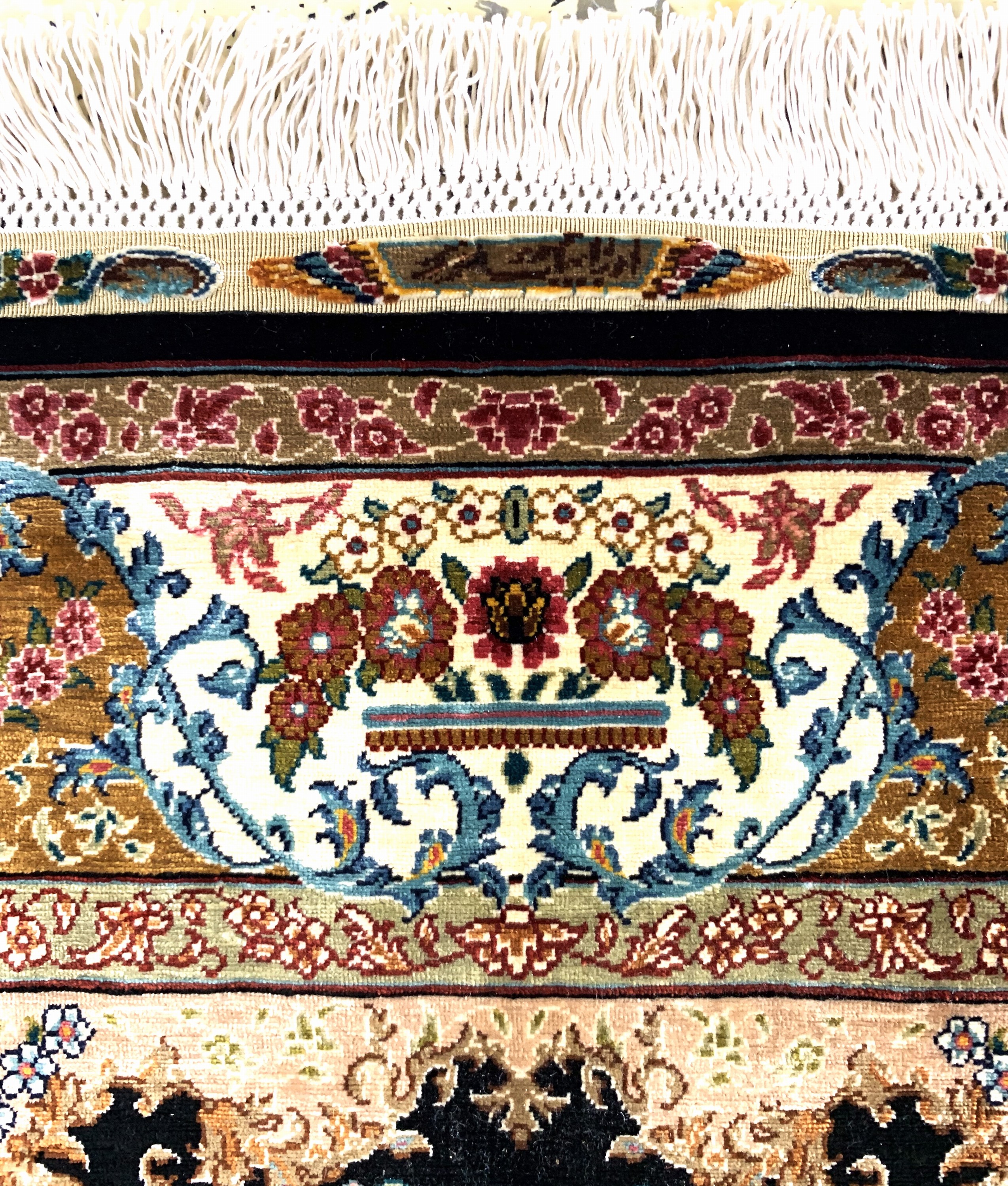 Detail b: Hereke Seide Sehr fein(15 x 15) Türkei, signiert"Özipek", Mitte 20.Jhd, reine Naturseide, ca. 82 x 60 cm, ca. 2,2 Mio. Kn/qm, ...