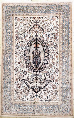 Image Esfahan fein, Persien, Anfang 20.Jhd, Korkwolle mit und auf Seide, ca. 243 x 155 cm,ca. ...