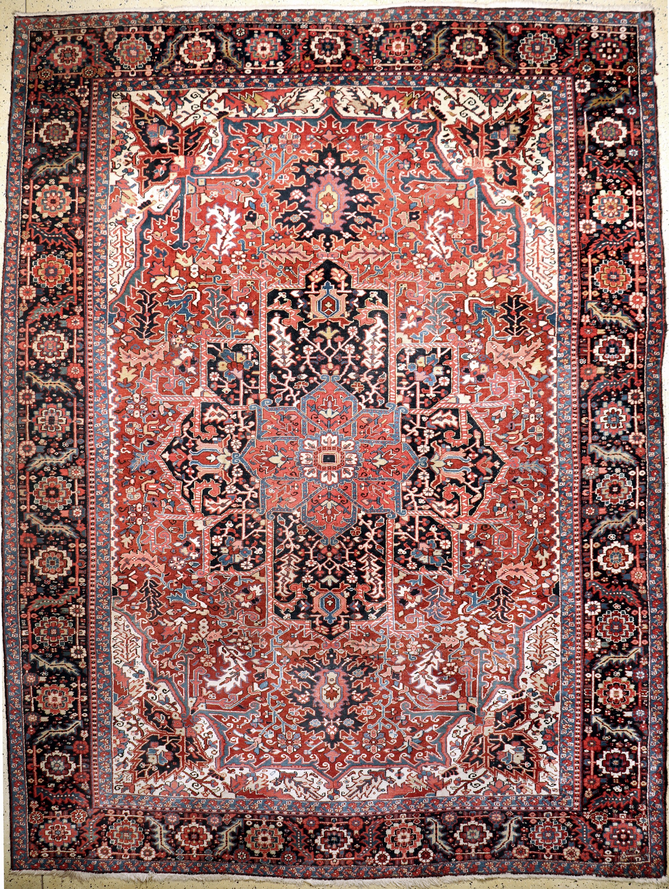 Heriz alt, Persien, Anfang 20.Jhd, Wolle auf Baumwolle, ca. 396 x 294 cm, Mottenfraß, EHZ: 3