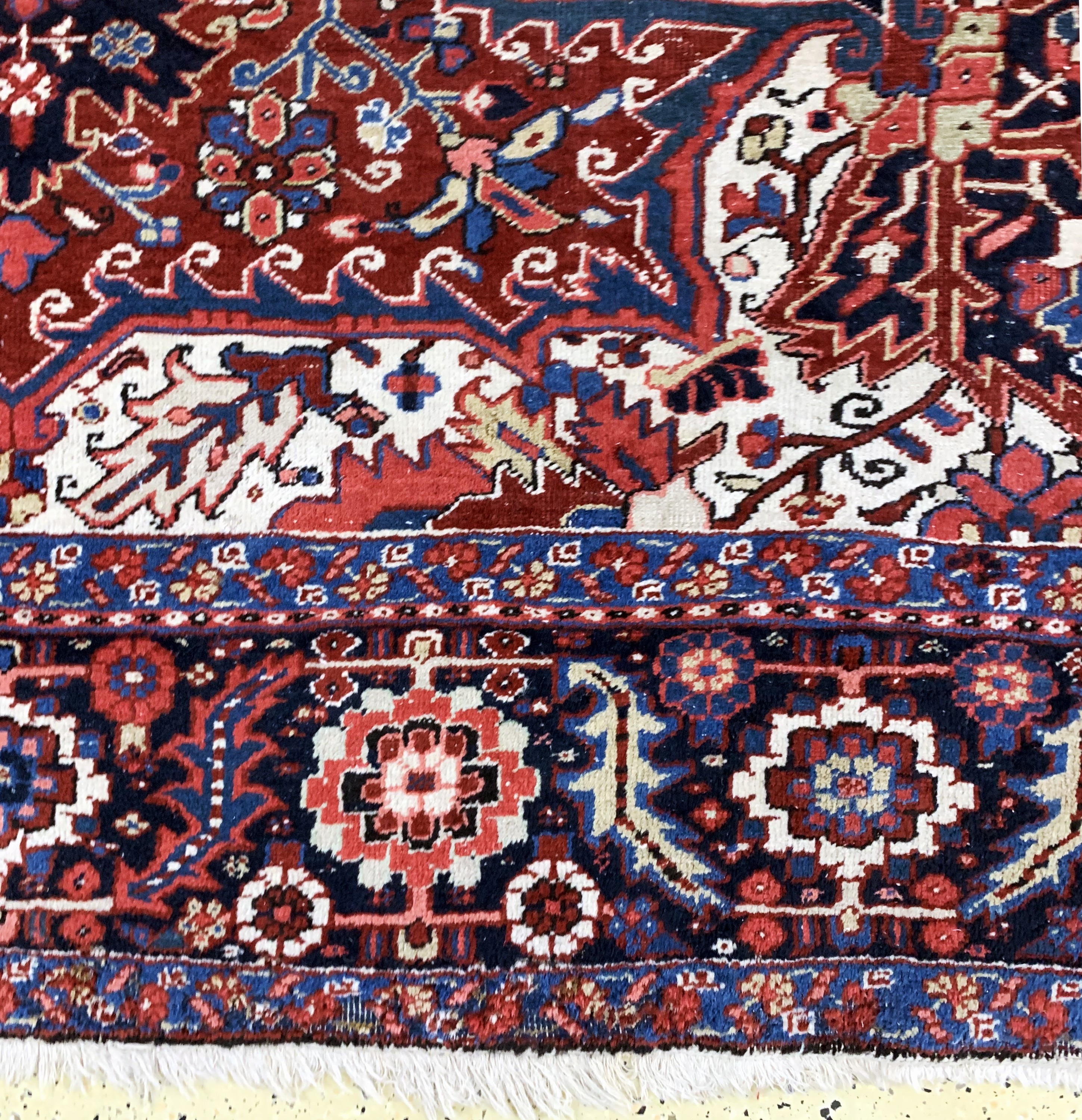 Detail b: Heriz alt, Persien, Anfang 20.Jhd, Wolle auf Baumwolle, ca. 396 x 294 cm, Mottenfraß, EHZ: 3