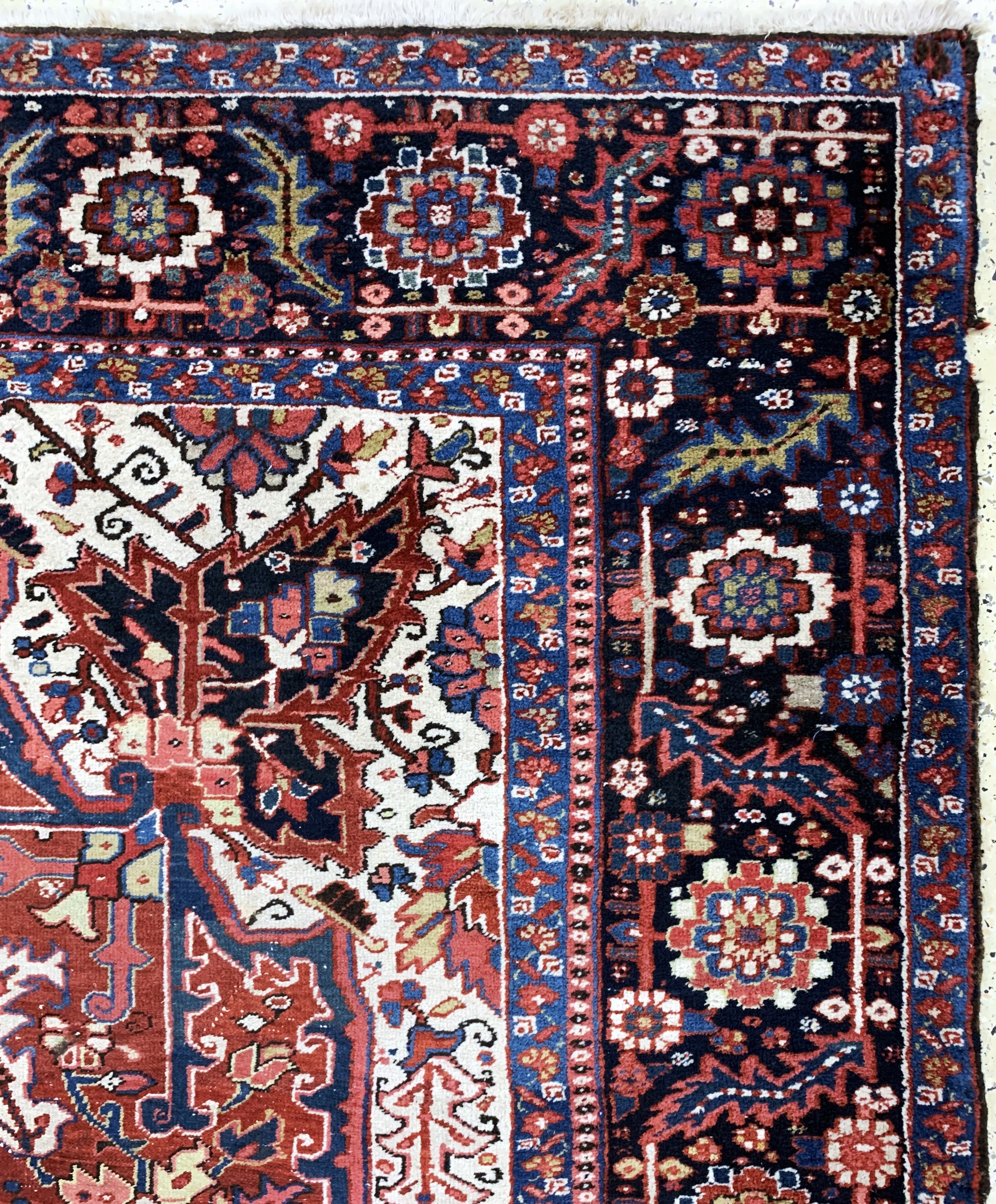 Detail g: Heriz alt, Persien, Anfang 20.Jhd, Wolle auf Baumwolle, ca. 396 x 294 cm, Mottenfraß, EHZ: 3