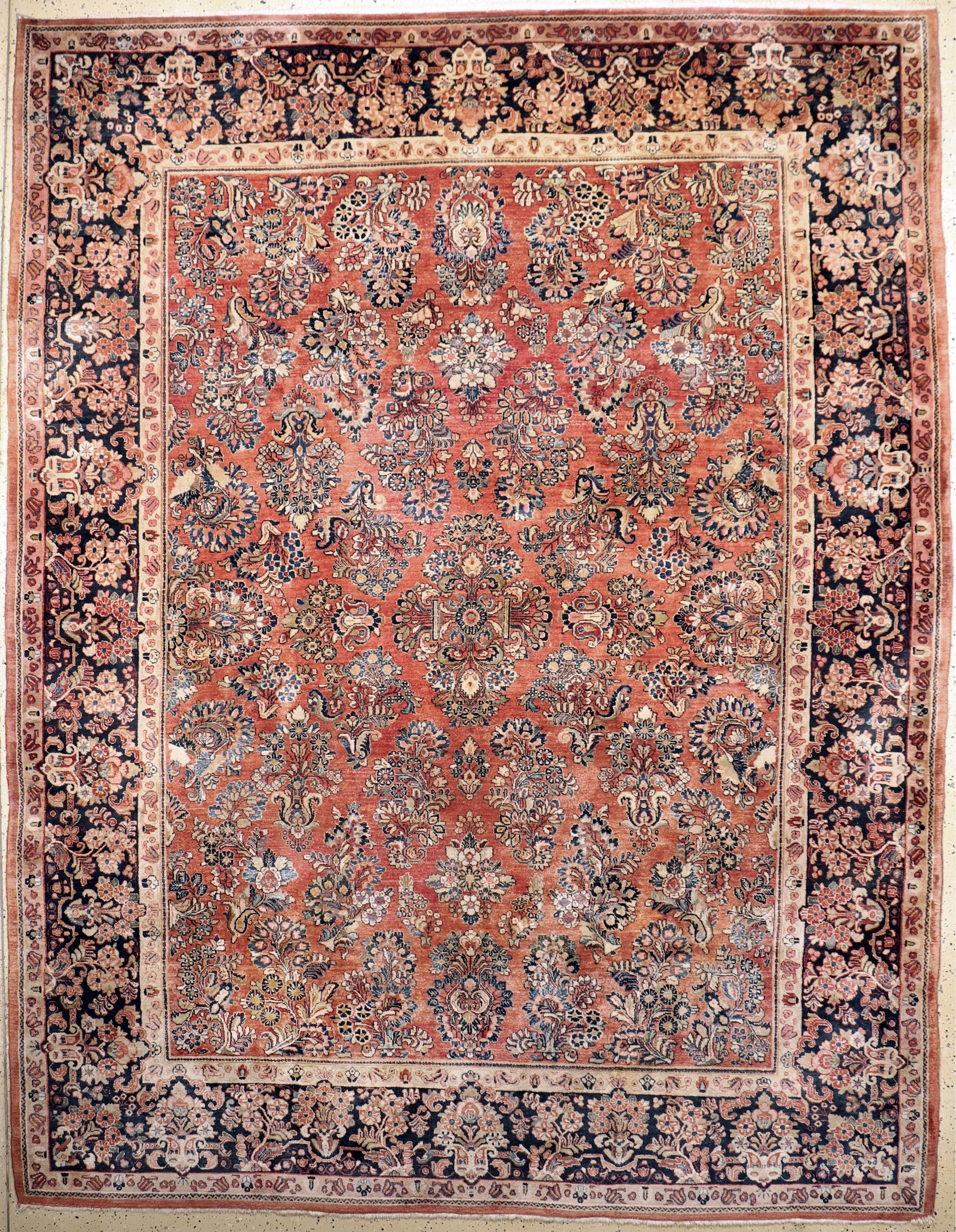 Us Re-Import Sarogh antik, Persien, um 1900, Wolle auf Baumwolle, ca. 350 x 273 cm, EHZ: 2, (Eck leicht beschädigt).