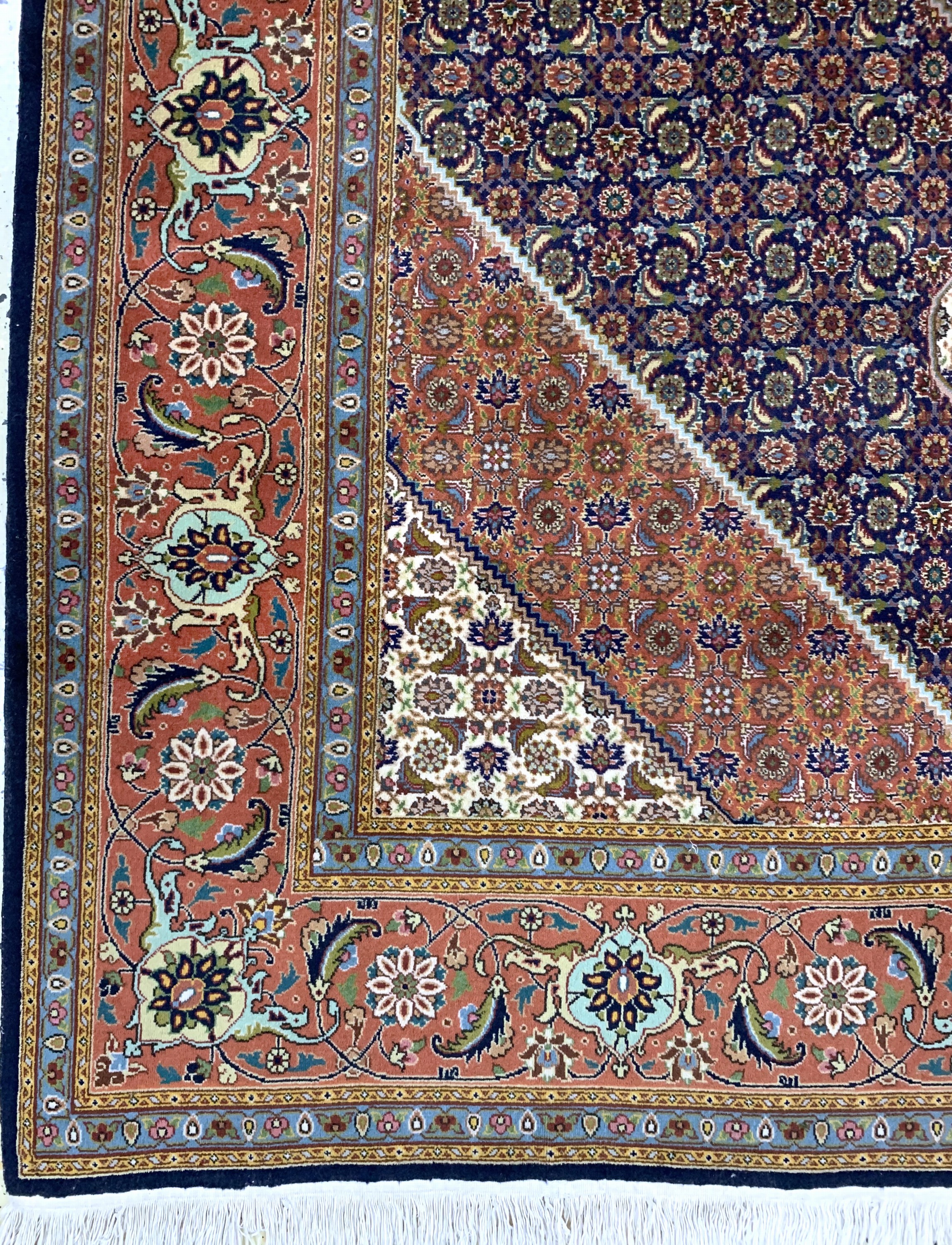 Detail b: Täbriz fein(40 Raj), Persien, Anfang 20.Jhd, Korkwolle auf Baumwolle, ca. 305 x 200cm, EHZ: 2