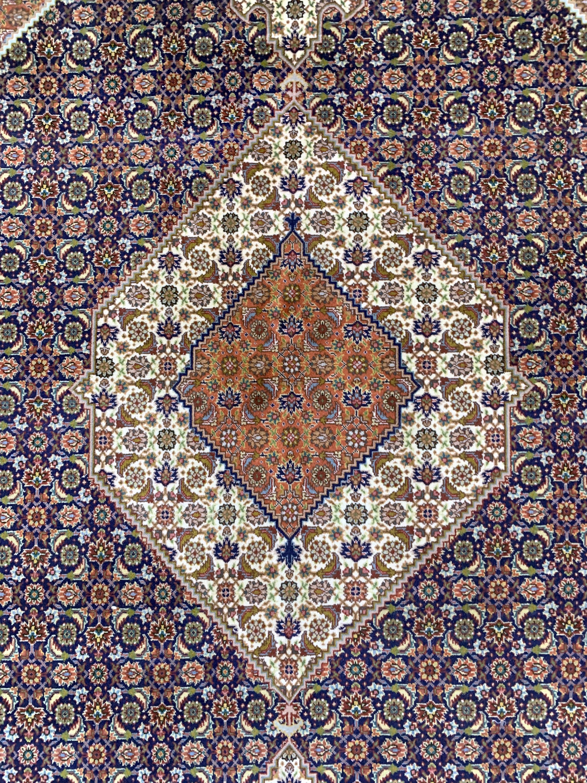 Detail c: Täbriz fein(40 Raj), Persien, Anfang 20.Jhd, Korkwolle auf Baumwolle, ca. 305 x 200cm, EHZ: 2