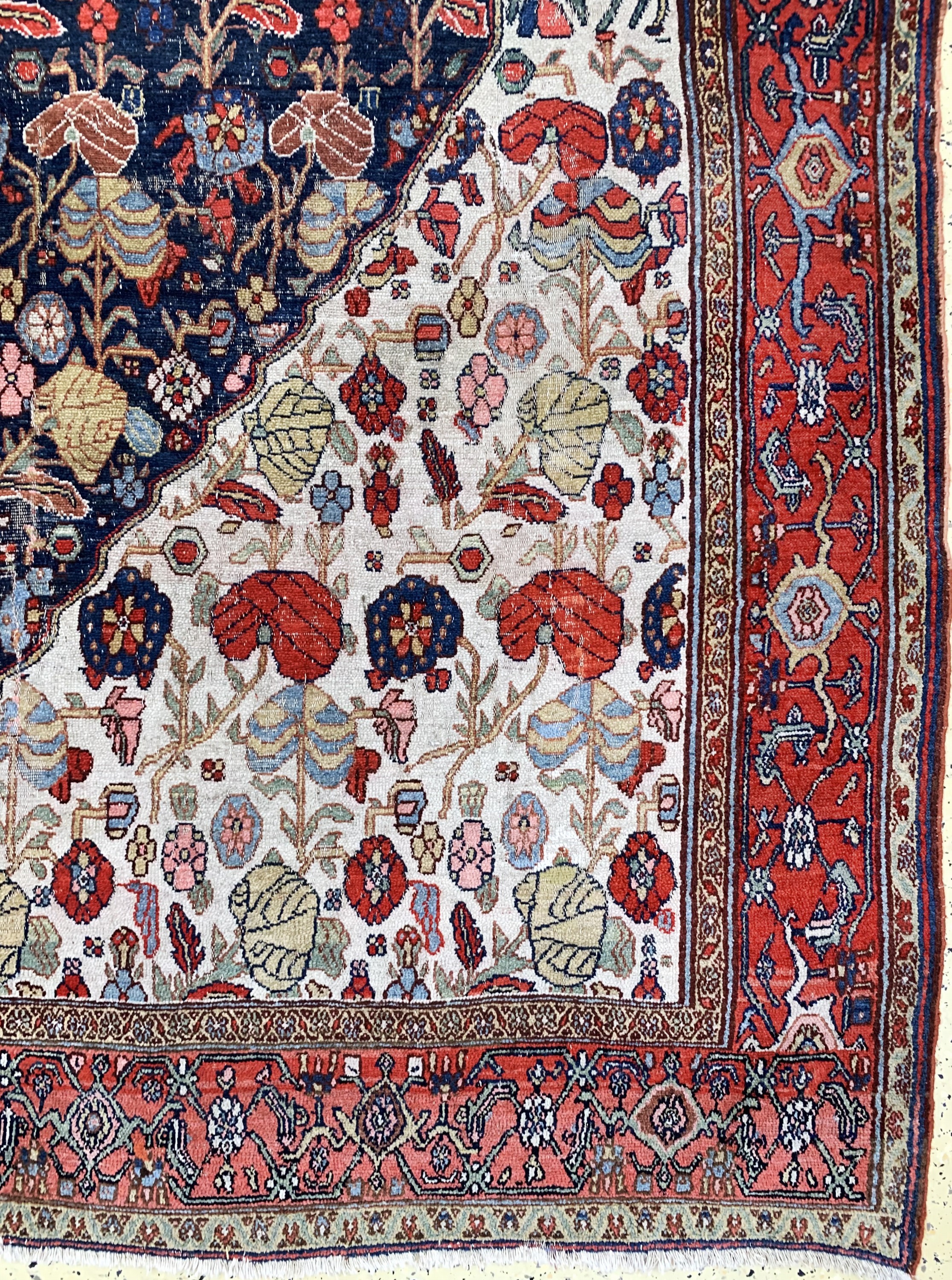 Detail a: Antiker Senneh, Persien, 19.Jhd, Wolle auf Baumwolle, ca. 380 x 313 cm, EHZ: 3