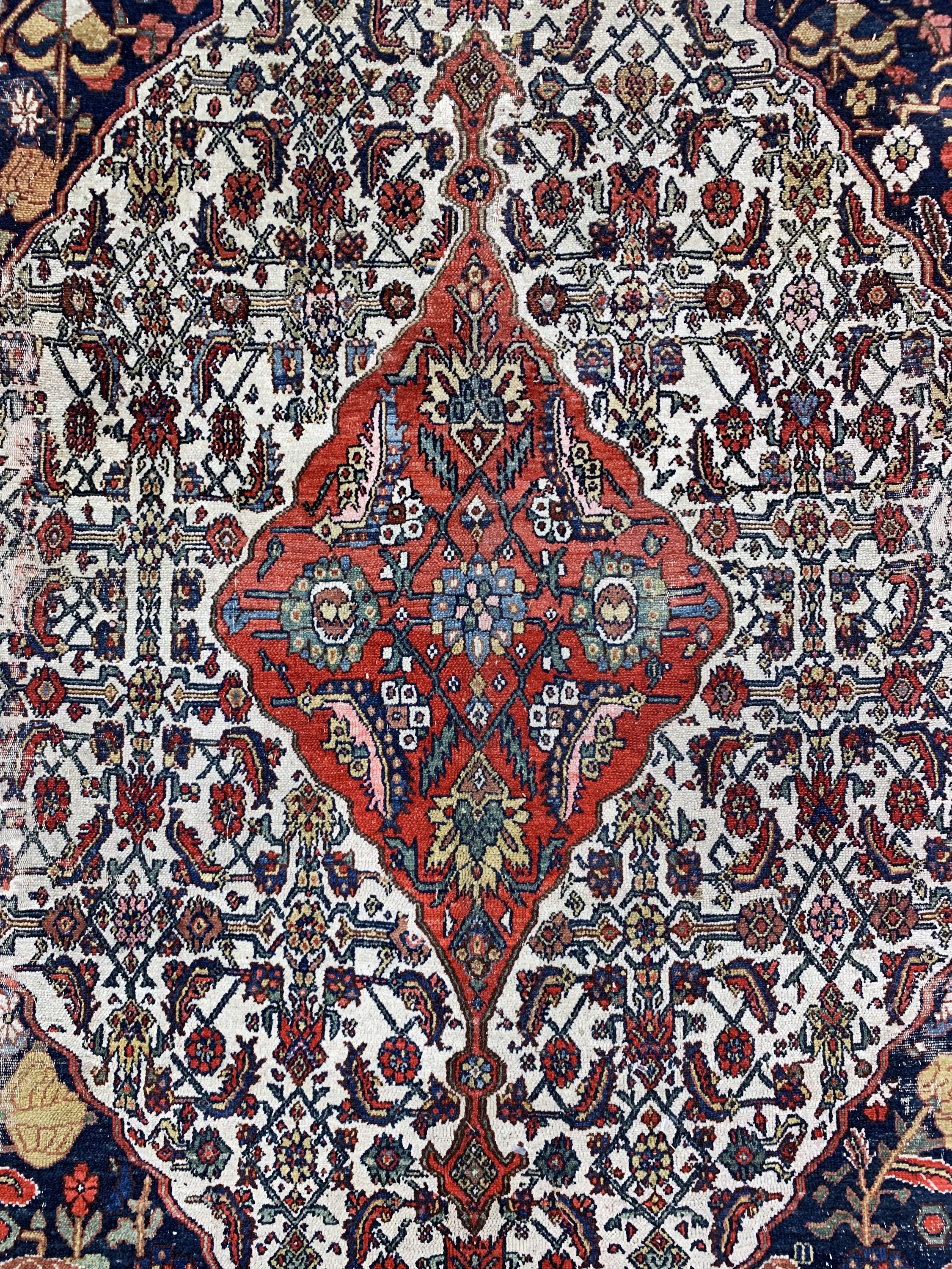 Detail d: Antiker Senneh, Persien, 19.Jhd, Wolle auf Baumwolle, ca. 380 x 313 cm, EHZ: 3