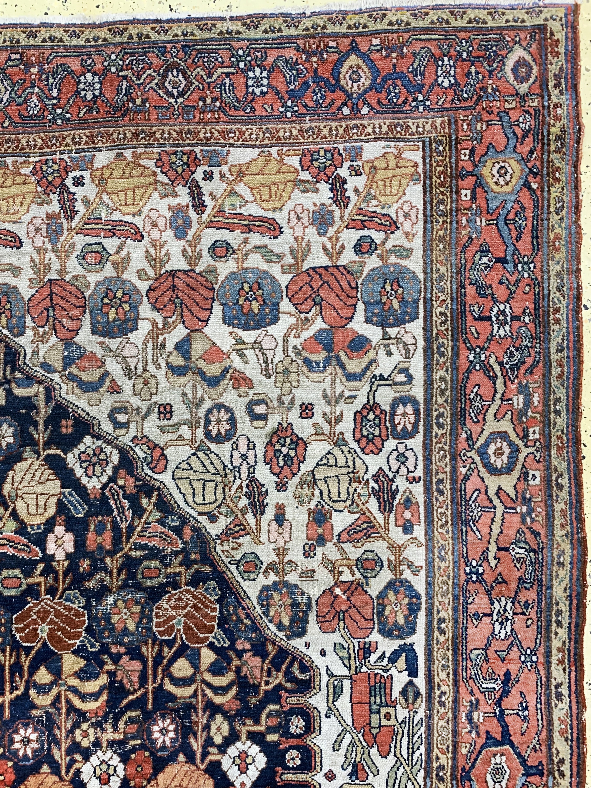 Detail g: Antiker Senneh, Persien, 19.Jhd, Wolle auf Baumwolle, ca. 380 x 313 cm, EHZ: 3