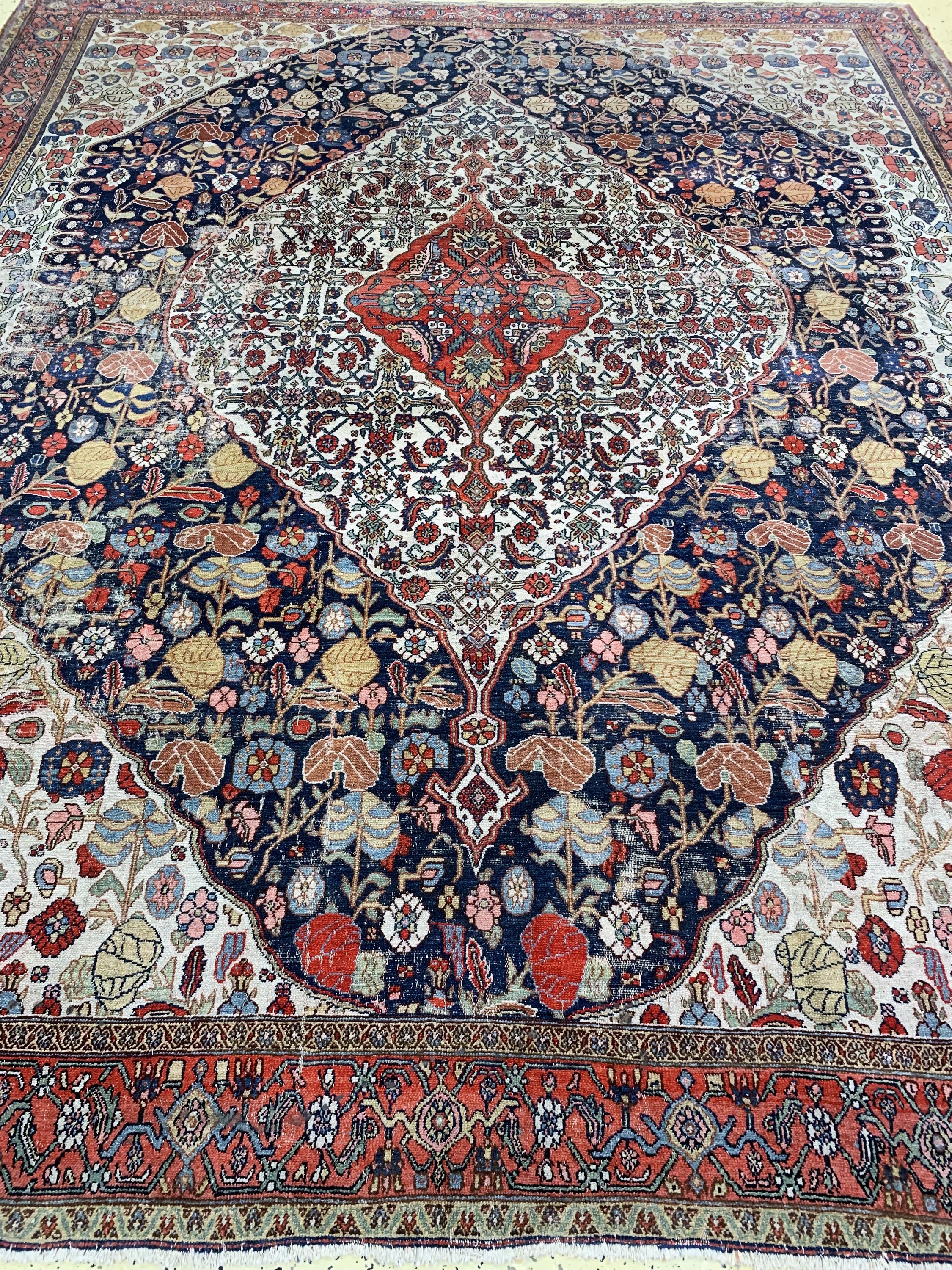 Detail j: Antiker Senneh, Persien, 19.Jhd, Wolle auf Baumwolle, ca. 380 x 313 cm, EHZ: 3