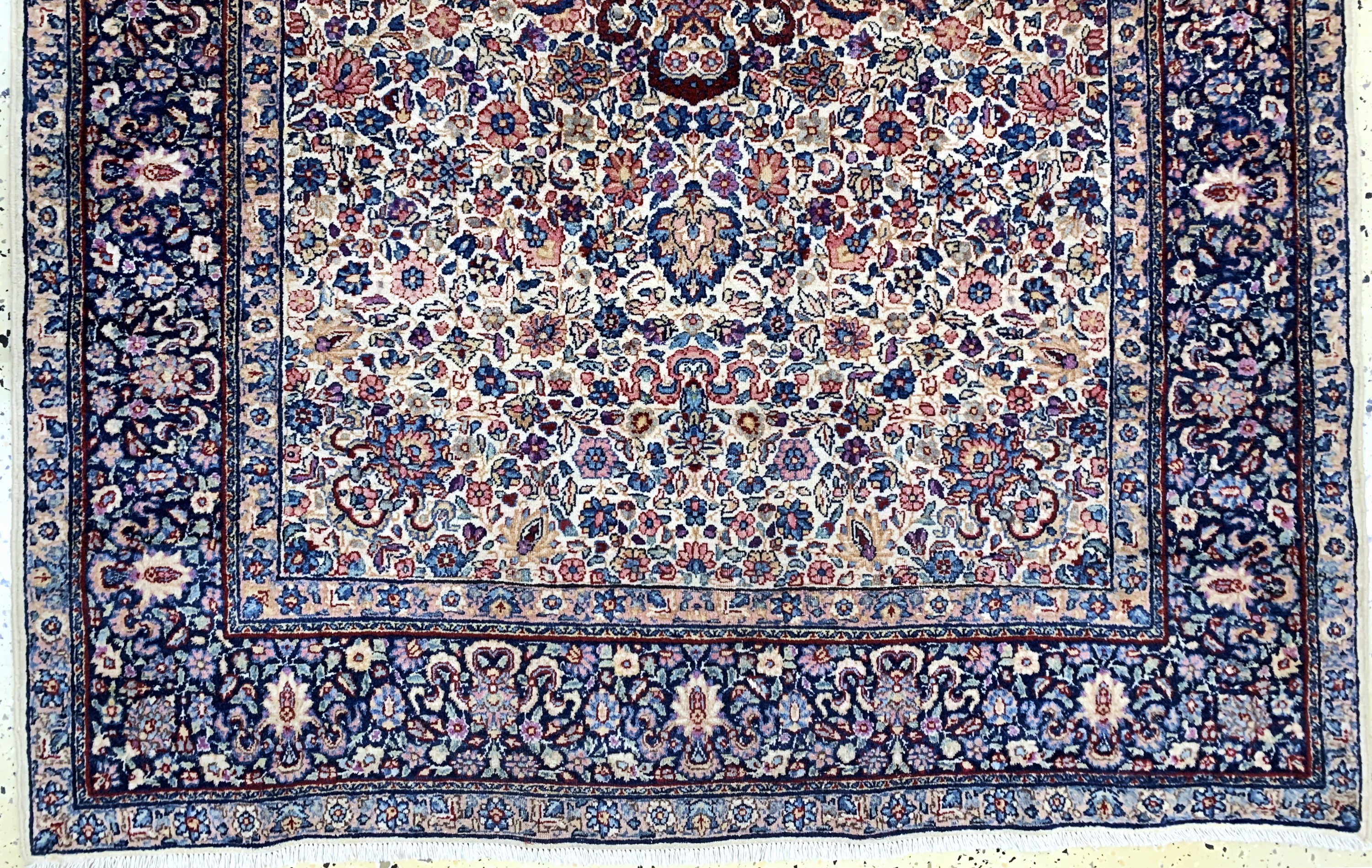 Detail c: Kerman Lawar fein, Persien, Mitte 20.Jhd, Korkwolle auf Baumwolle, ca. 220 x 139 cm, EHZ: 3