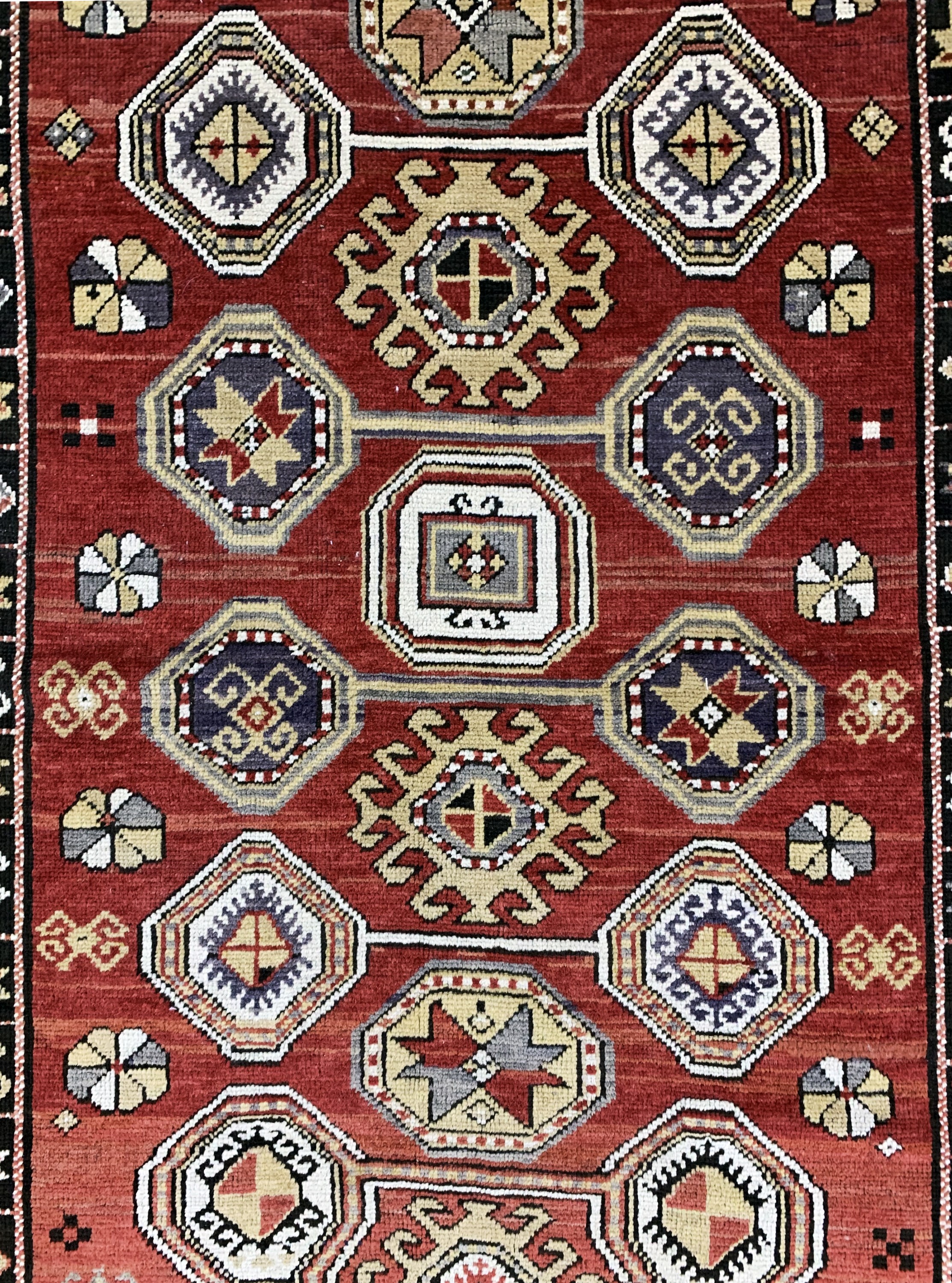 Detail d: Karabagh antik, Kaukasus, um 1900, Wolle auf Wolle, ca. 300 x 157 cm, EHZ: 2