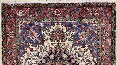 26943872a - Heriz alt, Persien, Mitte 20.Jhd, Wolle aufBaumwolle, ca. 193 x 147 cm, EHZ: 1-2